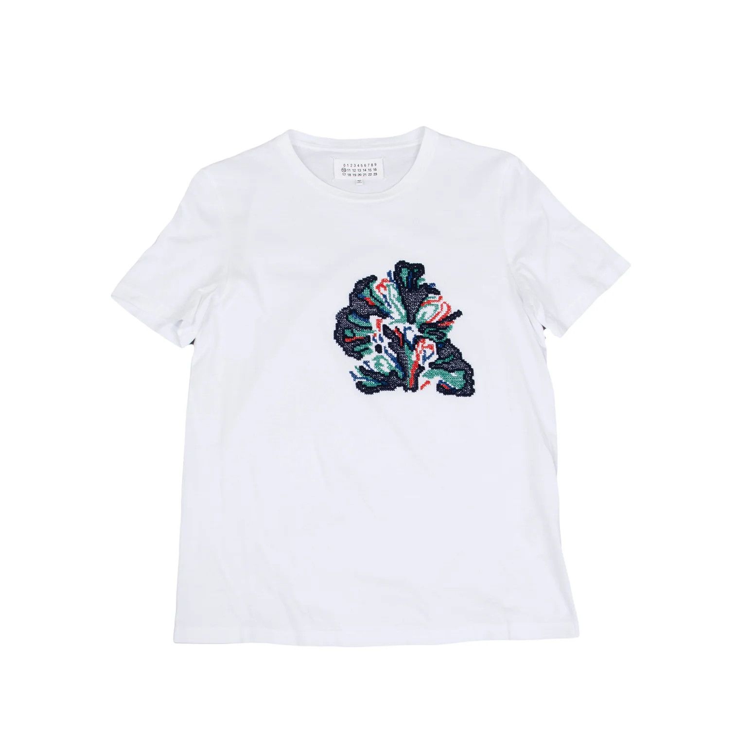 Maison Margiela Cotton Front Embroidered Design T-Shirt in White and Navy Size US S / EU 44-46 / 1 - 1 Thumbnail