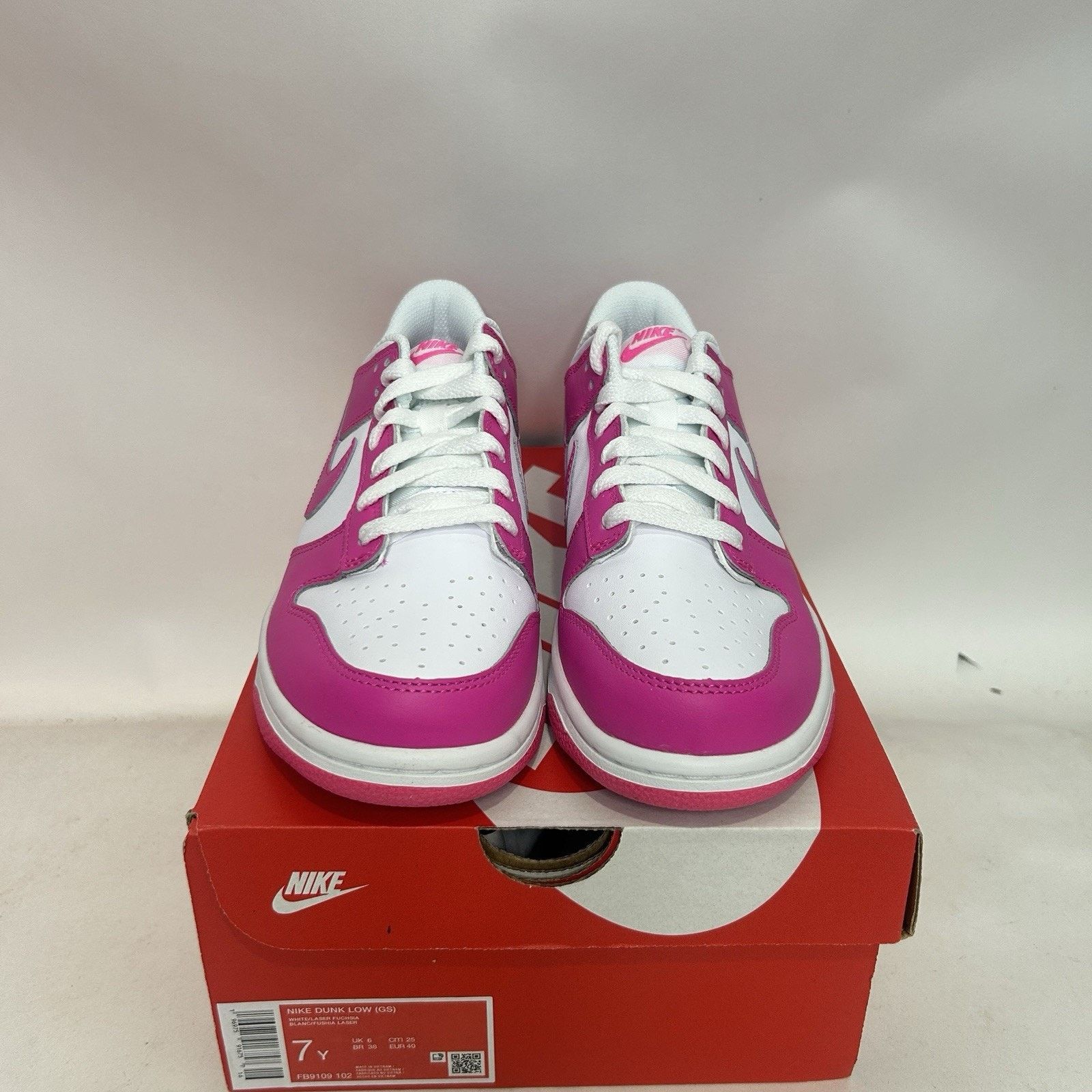 Nike Nike Dunk Low GS “Laser Fuchsia/Barbie” Size US 8.5 / IT 38.5 - 2 Thumbnail