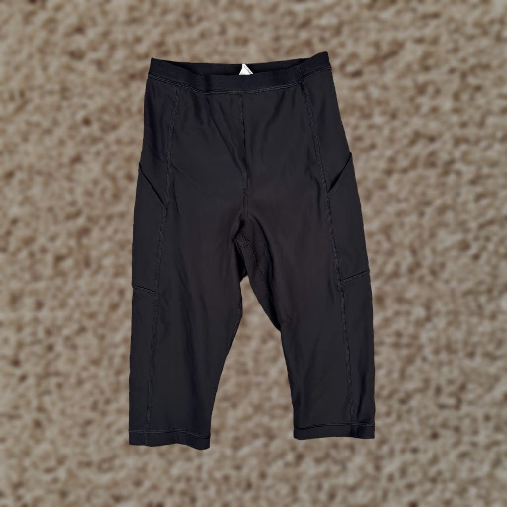 Lululemon Lululemon Women's Cropped Pants 8 Black High Rise Paddle Board Yoga Athleisure Size 30" / US 8 / IT 44 - 1 Thumbnail