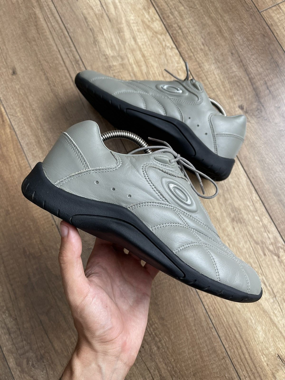 Oakley Vintage Leather Sneakers Shoes Low Top Metal Logo 90's in Grey, Men's (Size 8)