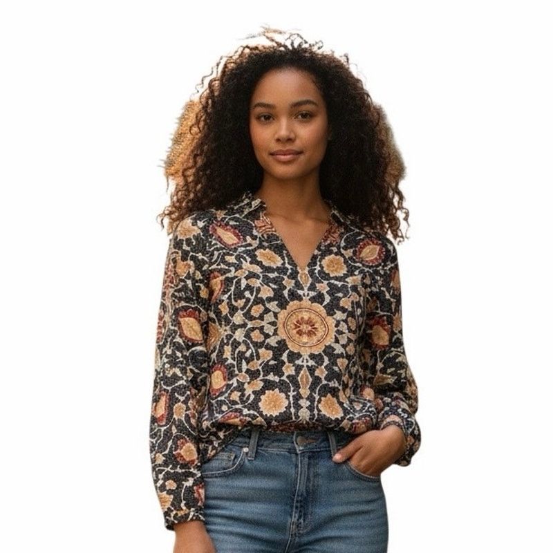 The Unbranded Brand V Neck Navy Shirt With Flowers Print On It Size Medium Size M / US 6-8 / IT 42-44 - 1 Thumbnail