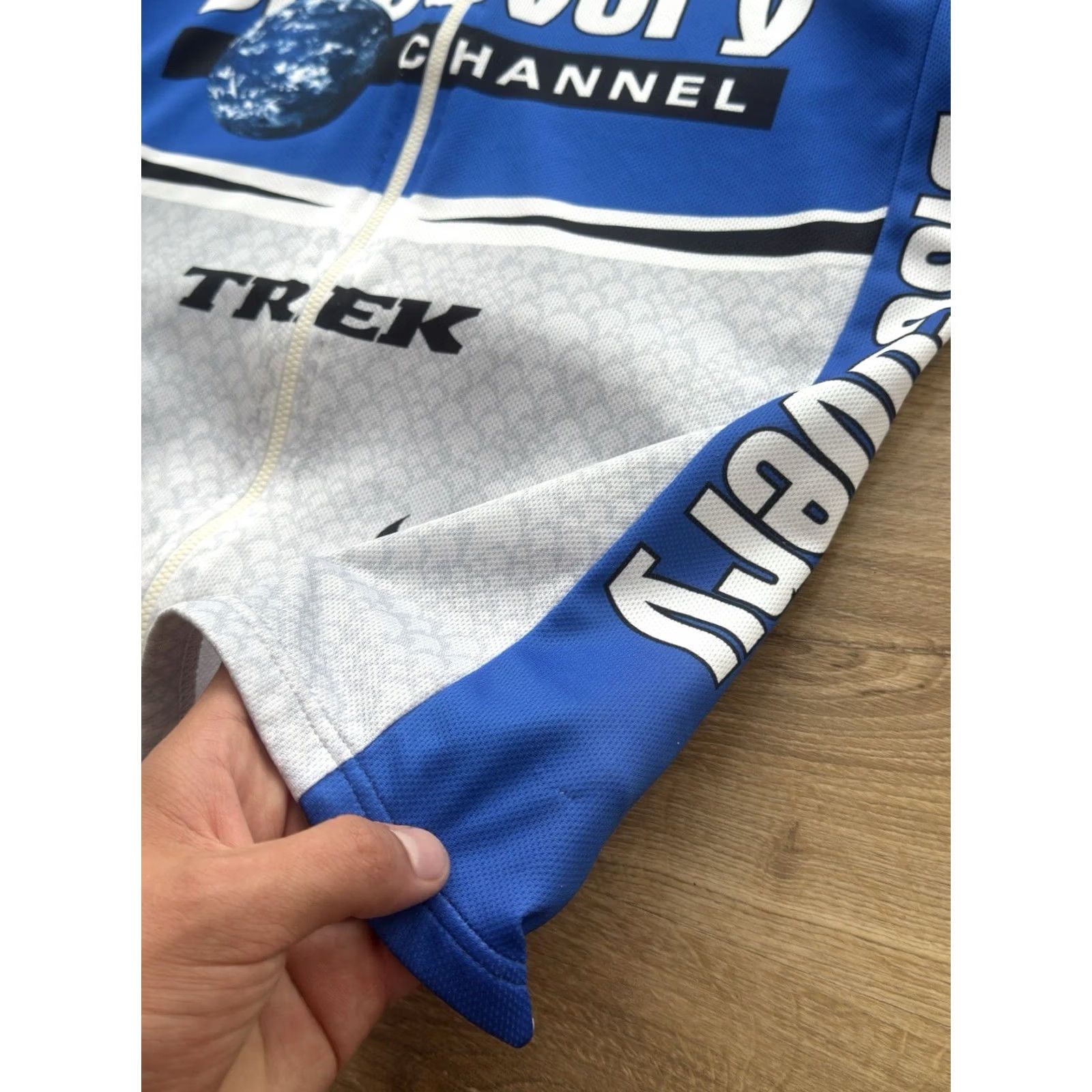 Nike VINTAGE Nike DISCOVERY CHANNEL TREK CYCLING TEAM JERSEY SHIRT L Nike Mens Blue 90s Cycling Jersey T-Shirt Short Sleeve Polyester Jersey Size US L / EU 52-54 / 3 - 7 Thumbnail