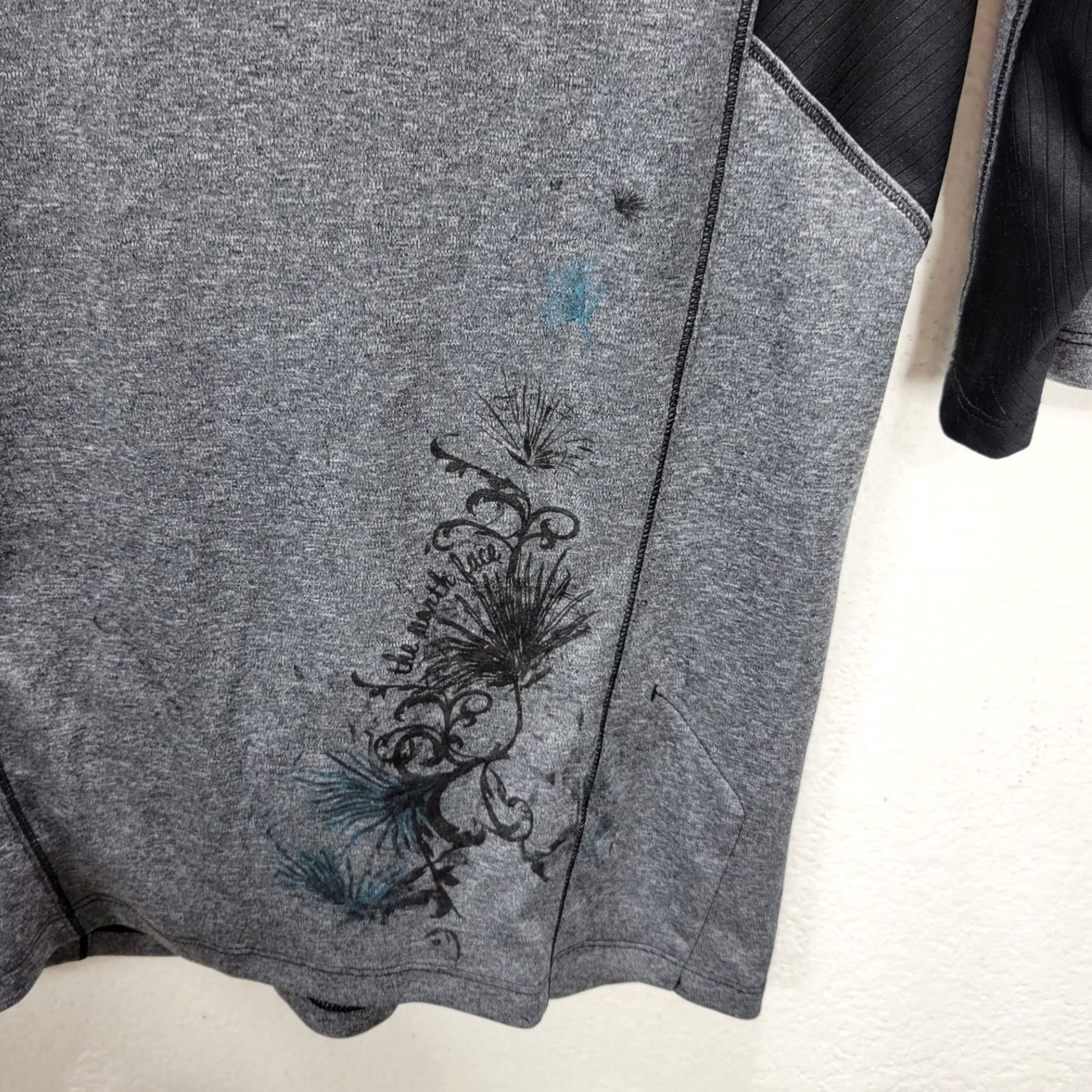 The North Face The North Face Womens Short Sleeve Athletic Top M Gray Zip Pocket T-Shirt Activewear Size M / US 6-8 / IT 42-44 - 3 Thumbnail