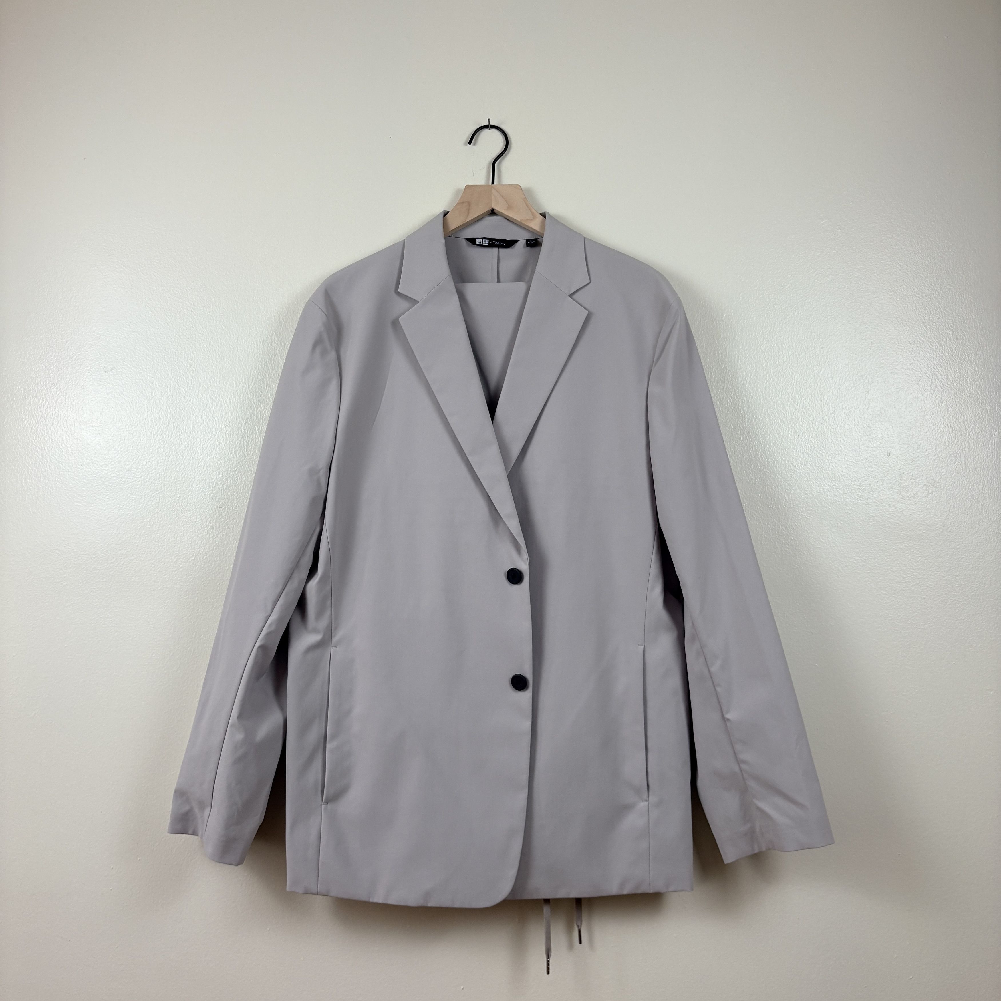 Uniqlo Uniqlo x Theory Ultra Light Suit Set, Light Gray NWT Size 44R - 1 Thumbnail
