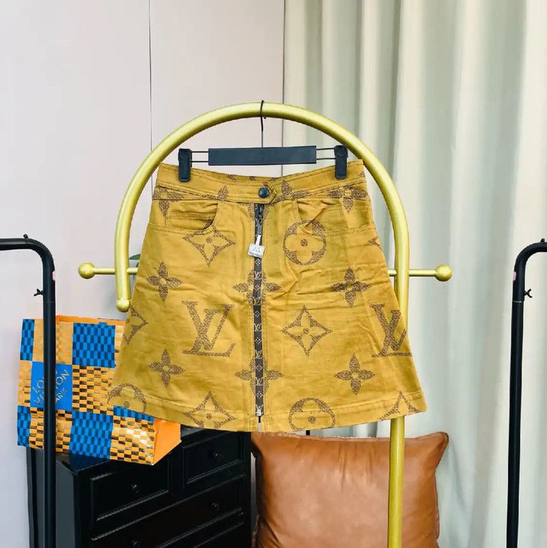 Louis Vuitton Yellow Cotton Women’s Shorts 0089