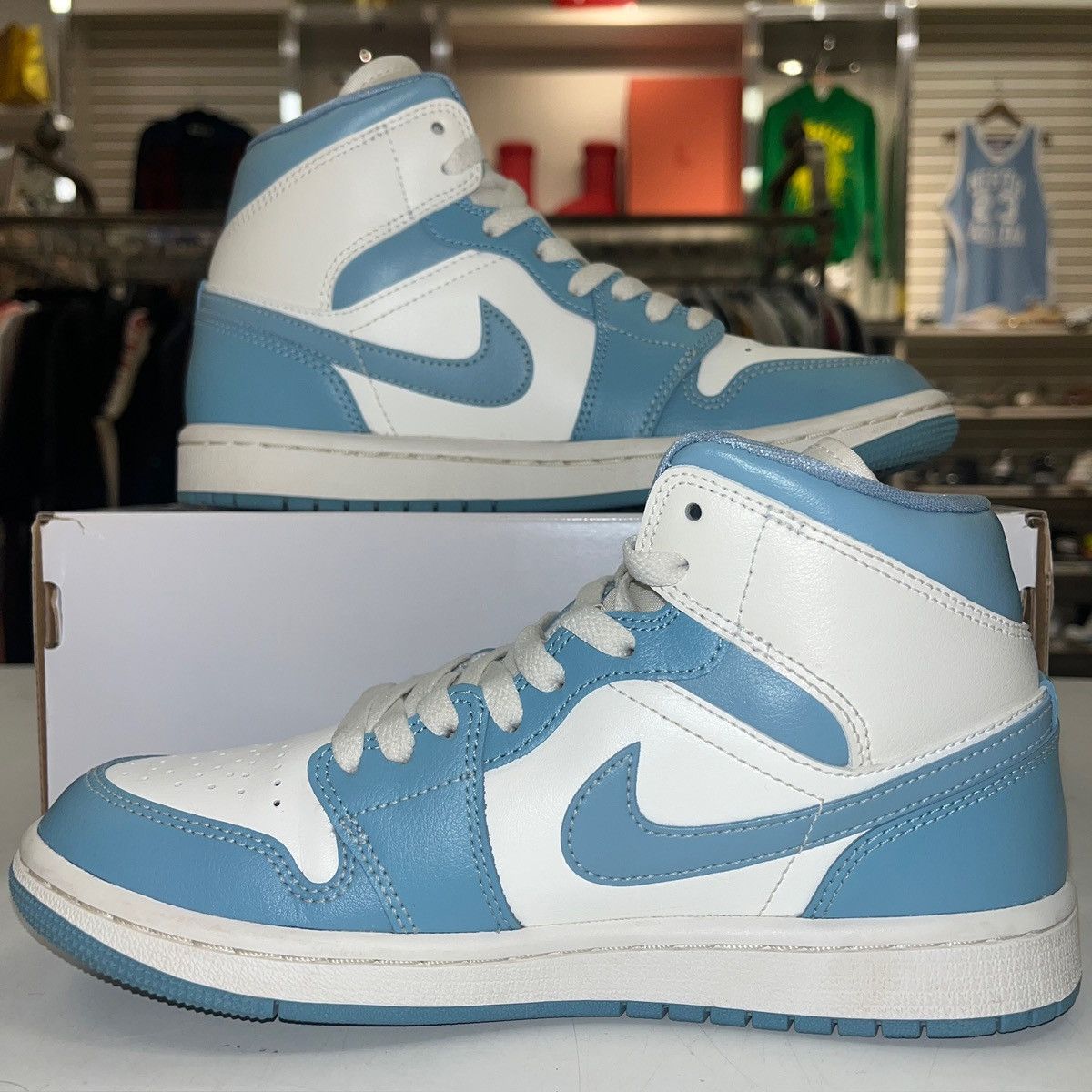 Jordan Brand Size 7W (5.5M)- Air Jordan 1 Mid University Blue -BQ6472-141 Size US 7 / IT 37 - 2 Thumbnail