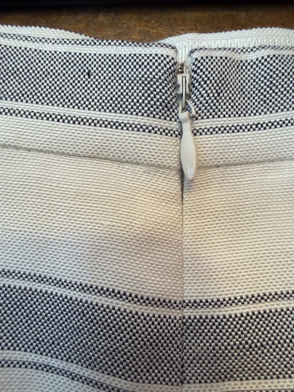 J.Crew J.Crew Women’s Salon Creme Grey Striped Linen Silk Skirt Size 26" / US 2 / IT 38 - 6 Thumbnail