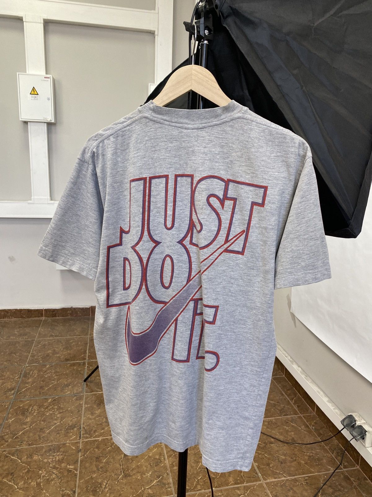 Nike 🇺🇸 Vintage 90s Nike Just Do It Swoosh Retro T-Shirt Hype Y2K Size US M / EU 48-50 / 2 - 1 Thumbnail