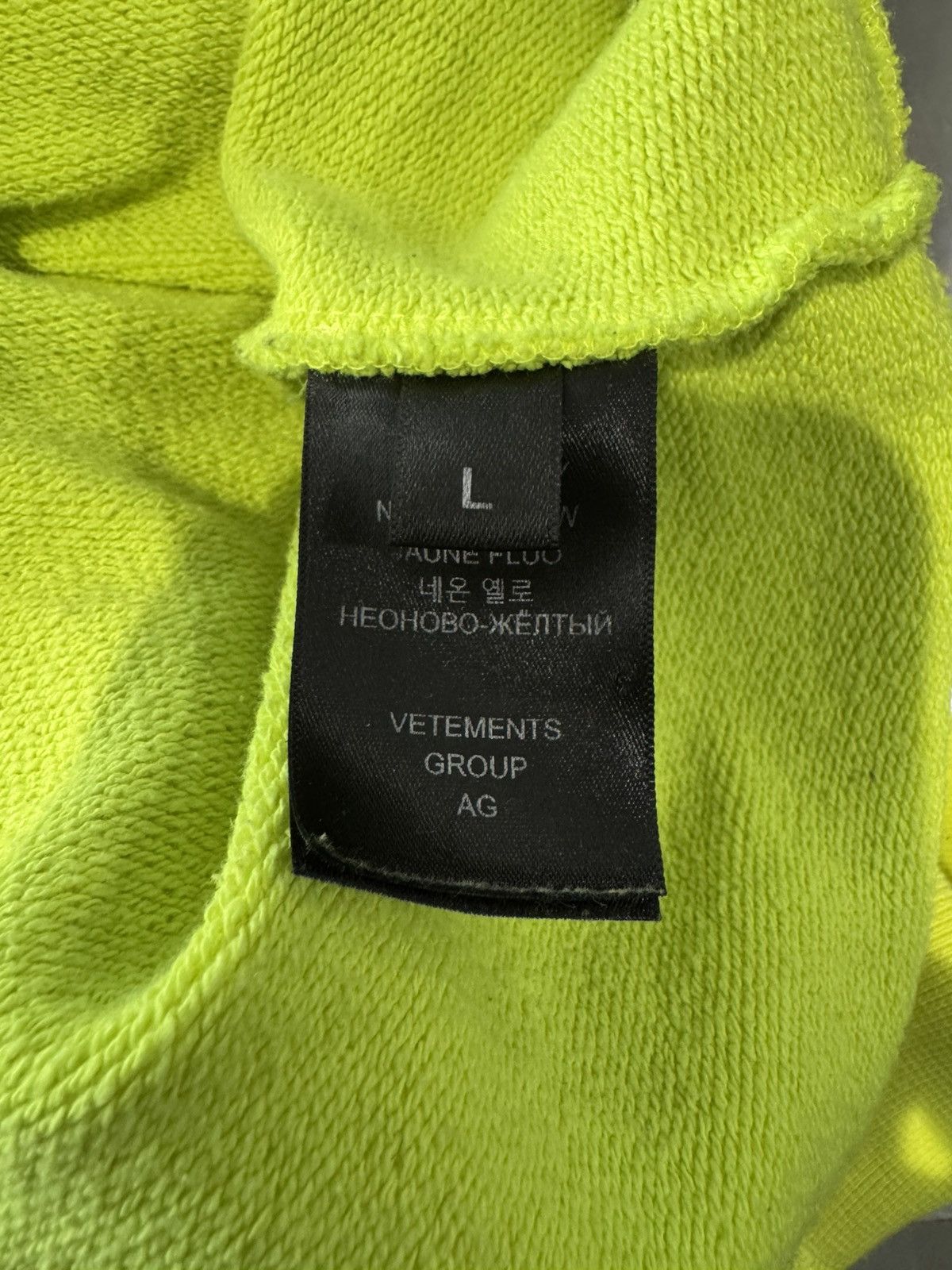 Vetements Vetements Limited Edition Hoodie Neon Size US L / EU 52-54 / 3 - 5 Thumbnail