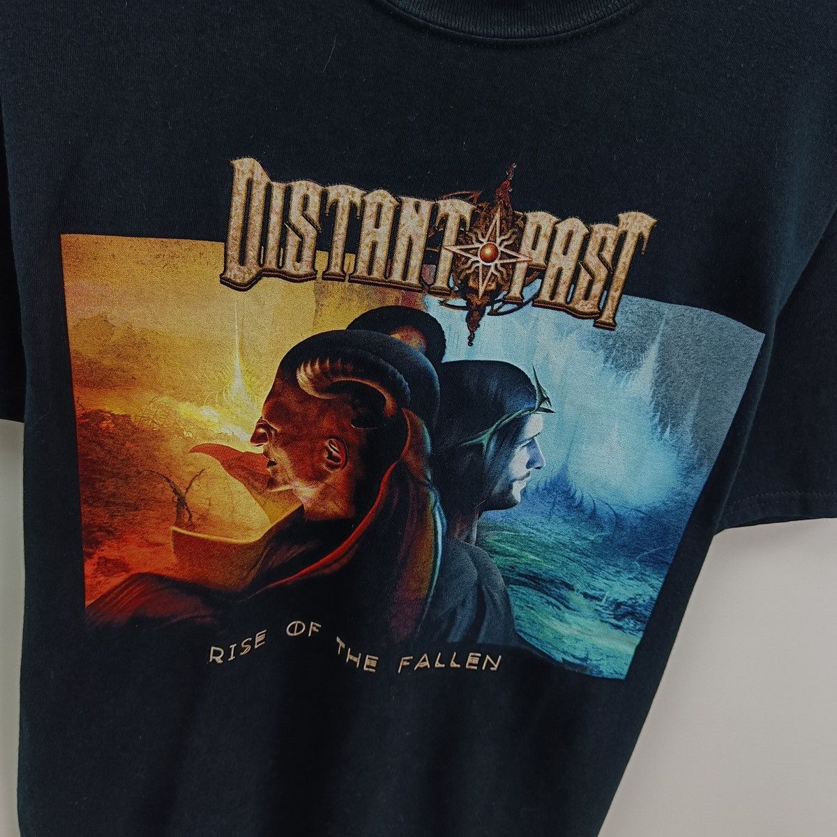 Band Tees Vintage 00s Distant Past Rise of The Fallen Heavy metal tee Size US L / EU 52-54 / 3 - 3 Thumbnail