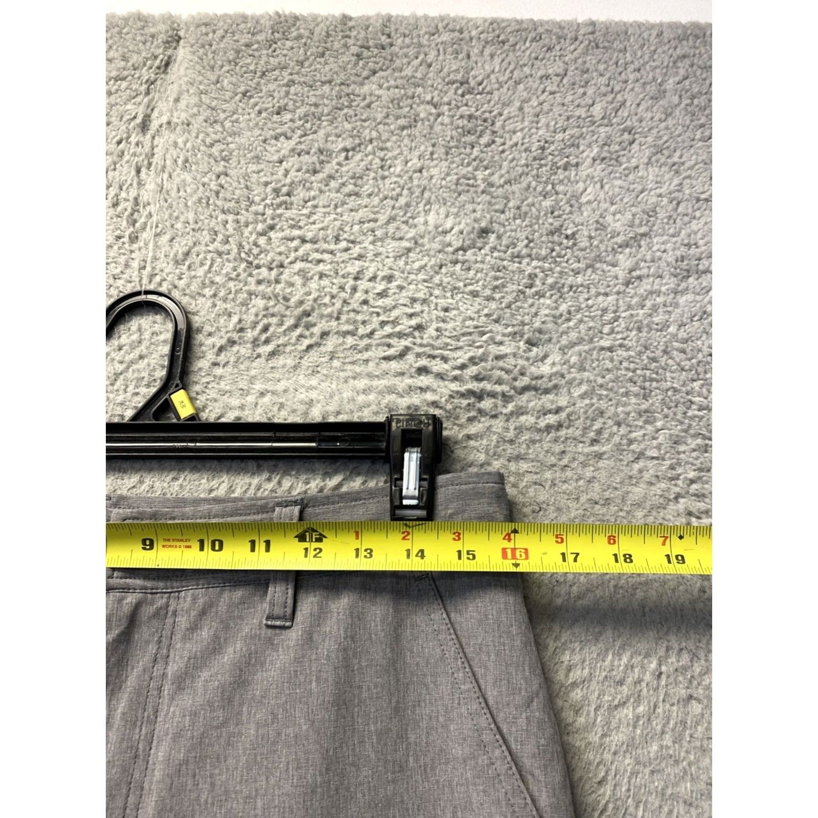 Vintage CoolKeep Shorts Mens Athletic Chino 30 Grey Quick Dry Stretch Golf Casual 2010s Mens Size US 30 / EU 46 - 3 Thumbnail