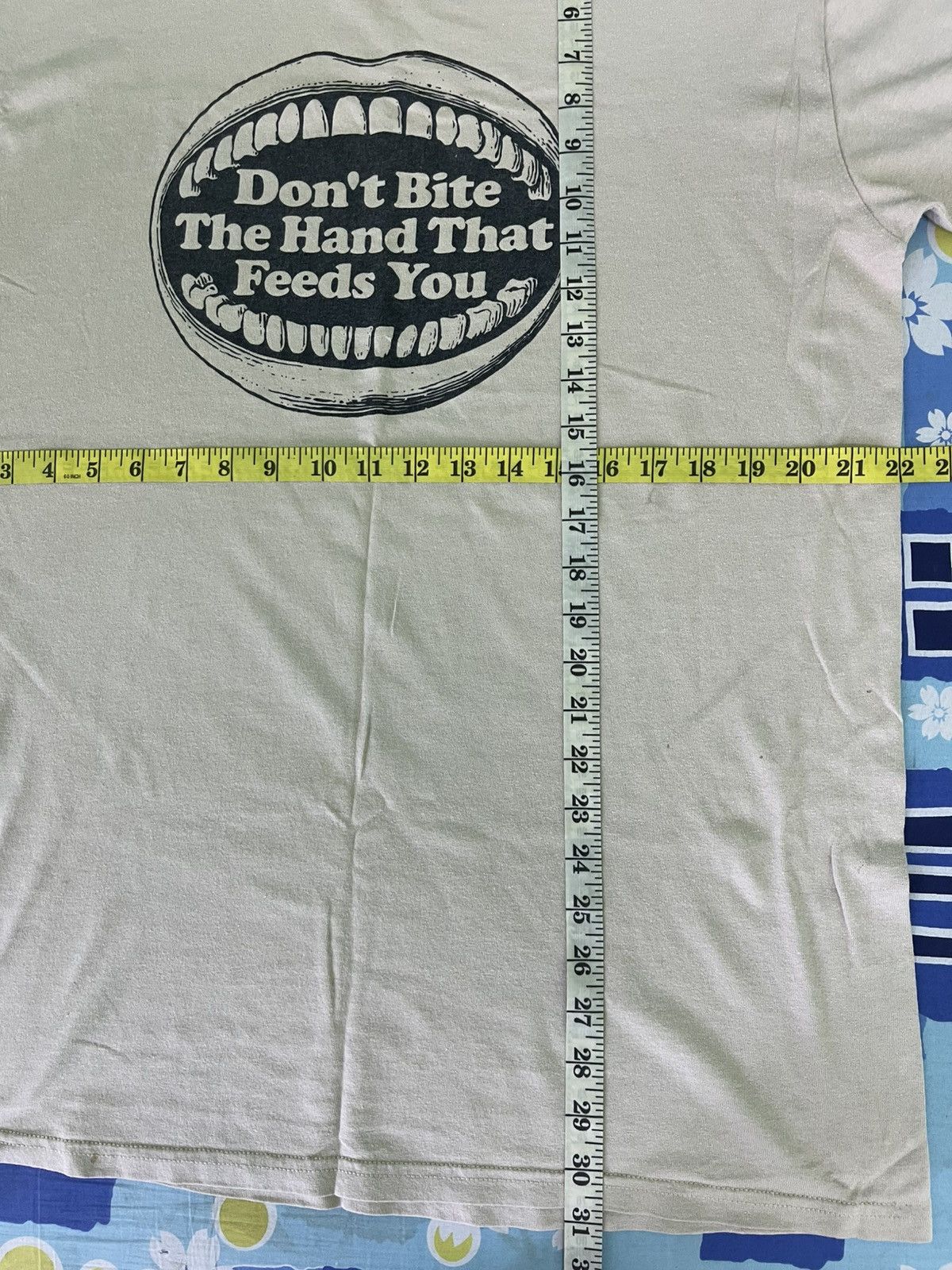 Supreme Supreme Don't Bite The Hand That Feeds You Tee from 2003 Size US L / EU 52-54 / 3 - 11 Thumbnail