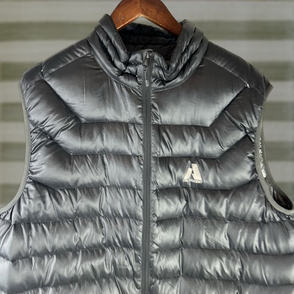 Eddie Bauer VINTAGE Eddie Bauer First Ascent Whittaker Down Puffer Vest Black Mens XL Mountaineering Size US XL / EU 56 / 4 - 1 Thumbnail
