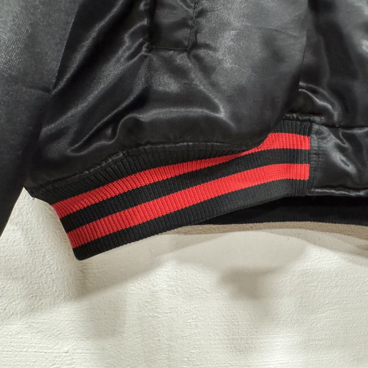 Majestic Vtg Chicago Bulls Satin Bomber Jacket Red Black Mens 2-3XL Size US XXL / EU 58 / 5 - 11 Thumbnail