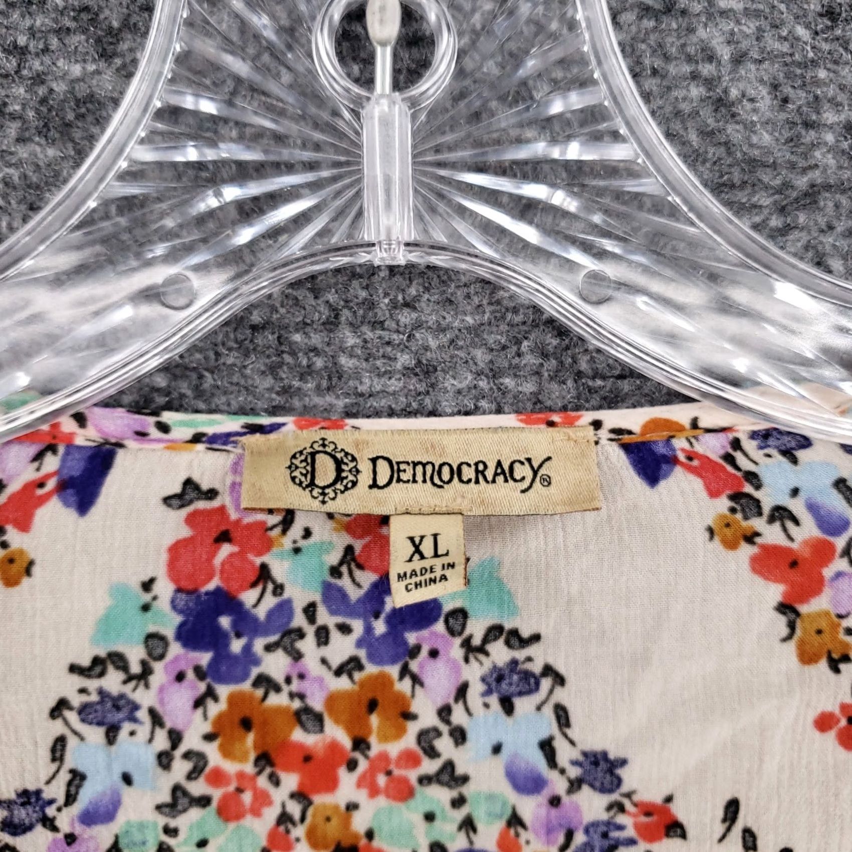 Vintage Democracy Blouse Shirt Womens XL Beige Floral Ditsy V-Neck Beaded Crochet Boho Cottagecore Size XL / US 12-14 / IT 48-50 - 7 Thumbnail