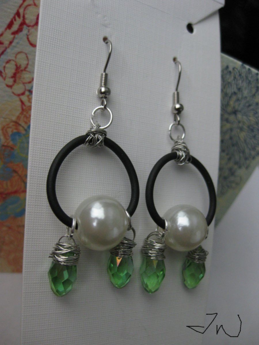Handmade White Pearl Bead Dangle Earrings With crystal Size ONE SIZE - 2 Thumbnail