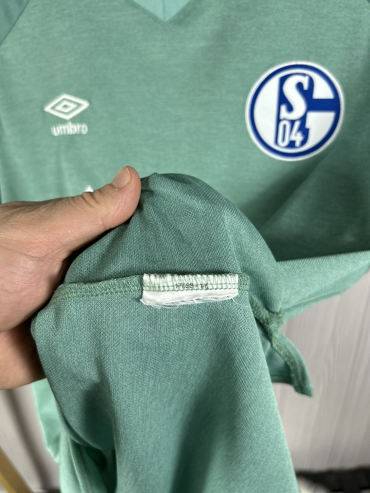 Umbro SCHALKE 04 20/21 THIRD FOOTBALL SHIRT JERSEY UMBRO SIZE L Size US L / EU 52-54 / 3 - 10 Thumbnail