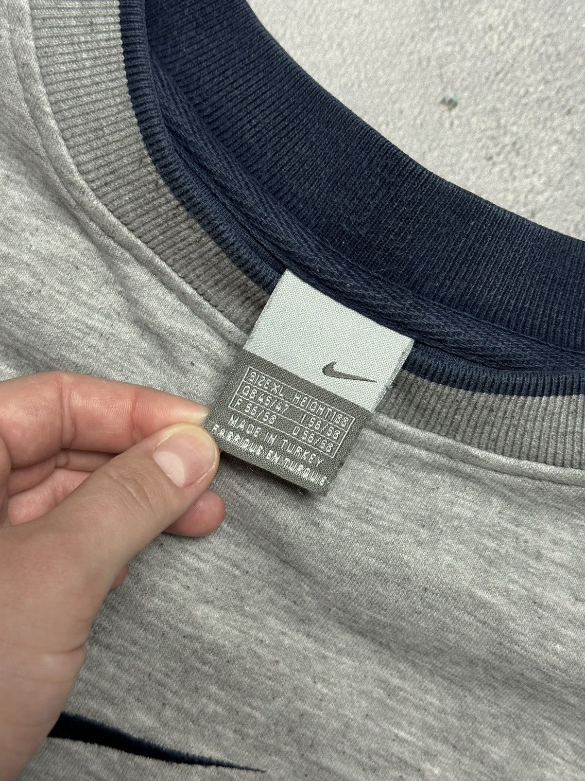Nike Vintage Crewneck Nike boxy center swoosh y2k fits logo USA 🇺🇸 Size US XL / EU 56 / 4 - 6 Thumbnail