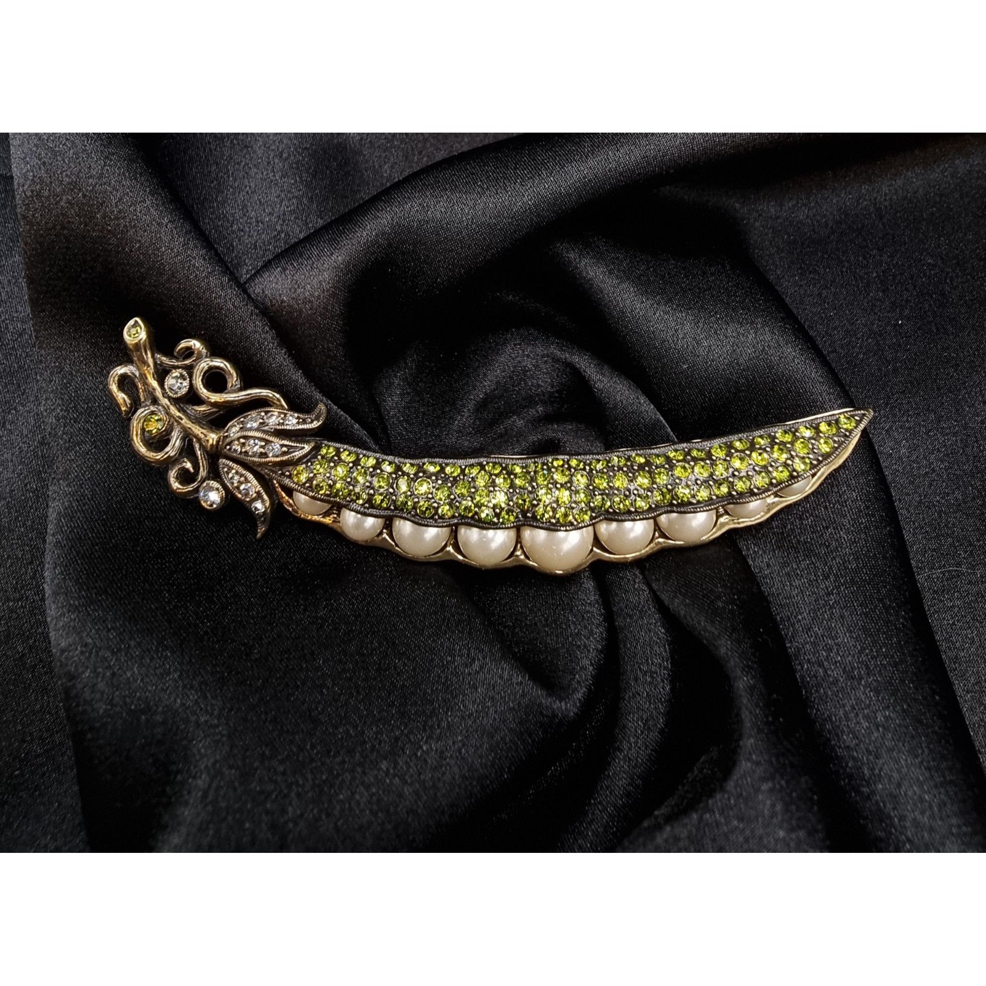 Vintage Heidi Daus Large Brooch W/ Faux Pearls & Green Crystal Accen Size ONE SIZE - 3 Thumbnail