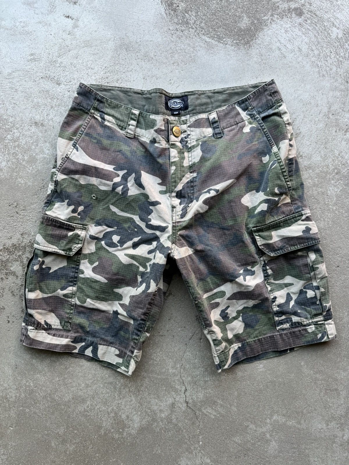 Dickies Dickies Camo Shorts Pants Size US 34 / EU 50 - 1 Thumbnail