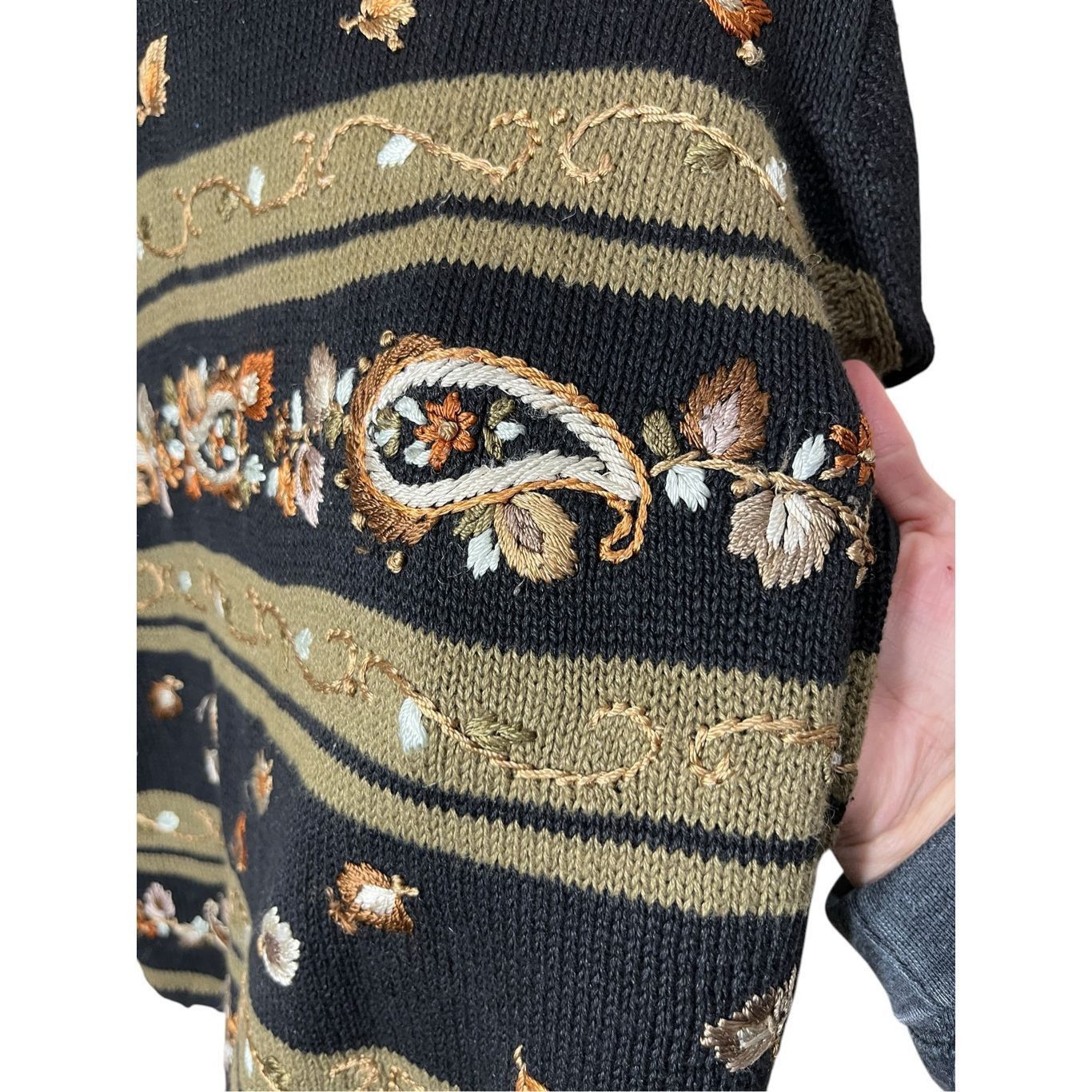 Other Vintage Jenny Black Gold Embroidered Paisley Leaf Sweater Si Size L / US 10 / IT 46 - 5 Thumbnail