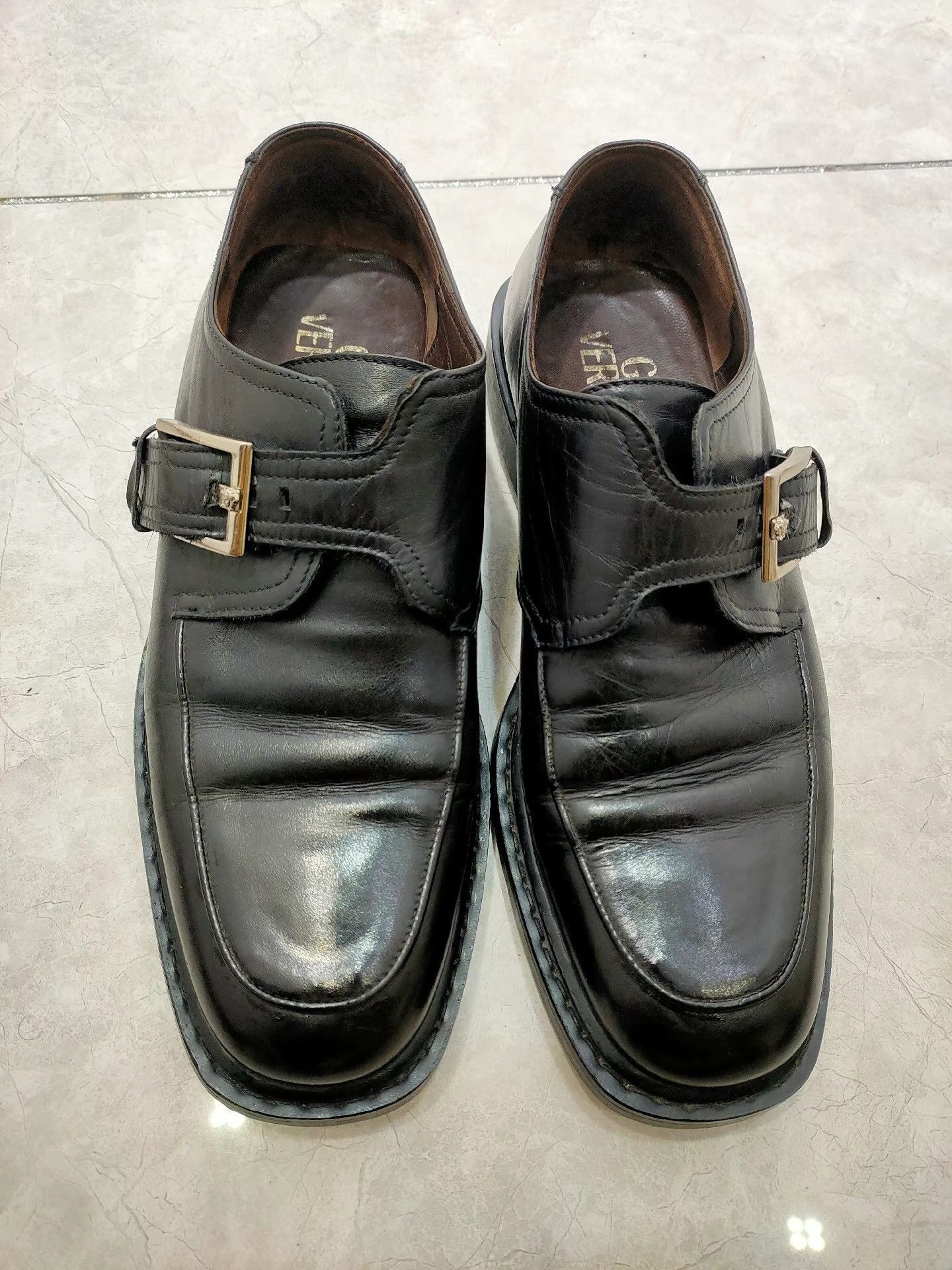 Versace Versace Men's Black Top Layer Cowhide Leather Shoes K29 Size US 6 / EU 39 - 1 Thumbnail