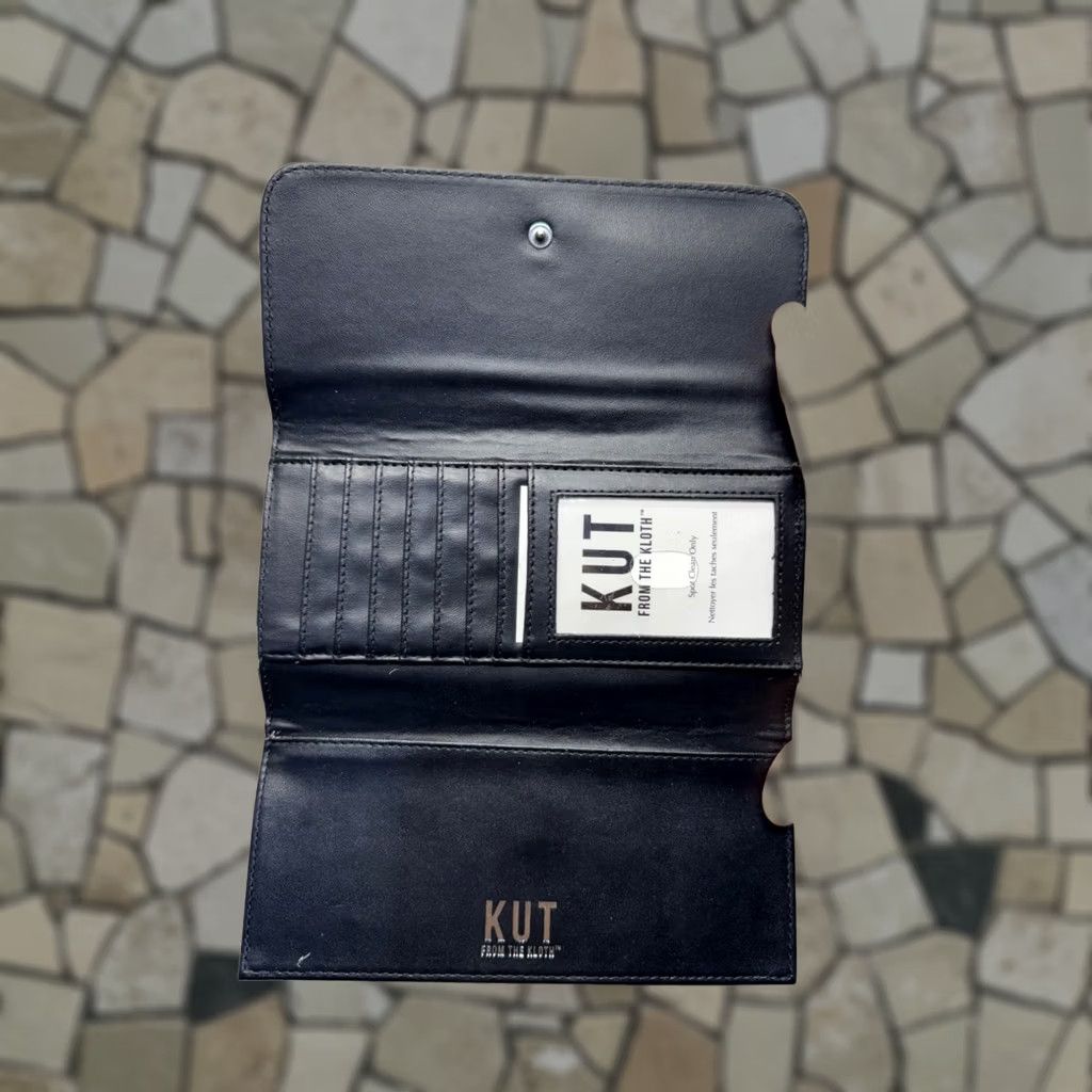 Vintage KUT from the Kloth Wallet Black & White Striped Wallet 43B Womens N/A Folding Card Credit Snap Closure Compact Pre-Owned Like New Size ONE SIZE - 1 Thumbnail
