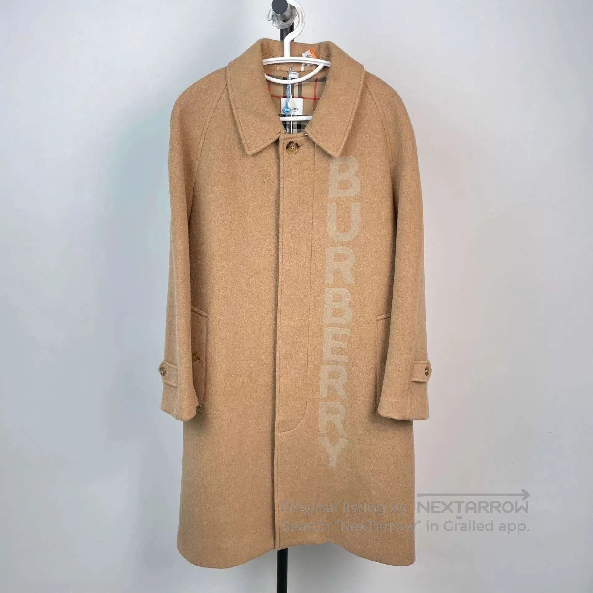 Burberry Beige Long Coat with Collar - Size M. Size US M / EU 48-50 / 2 - 1 Thumbnail