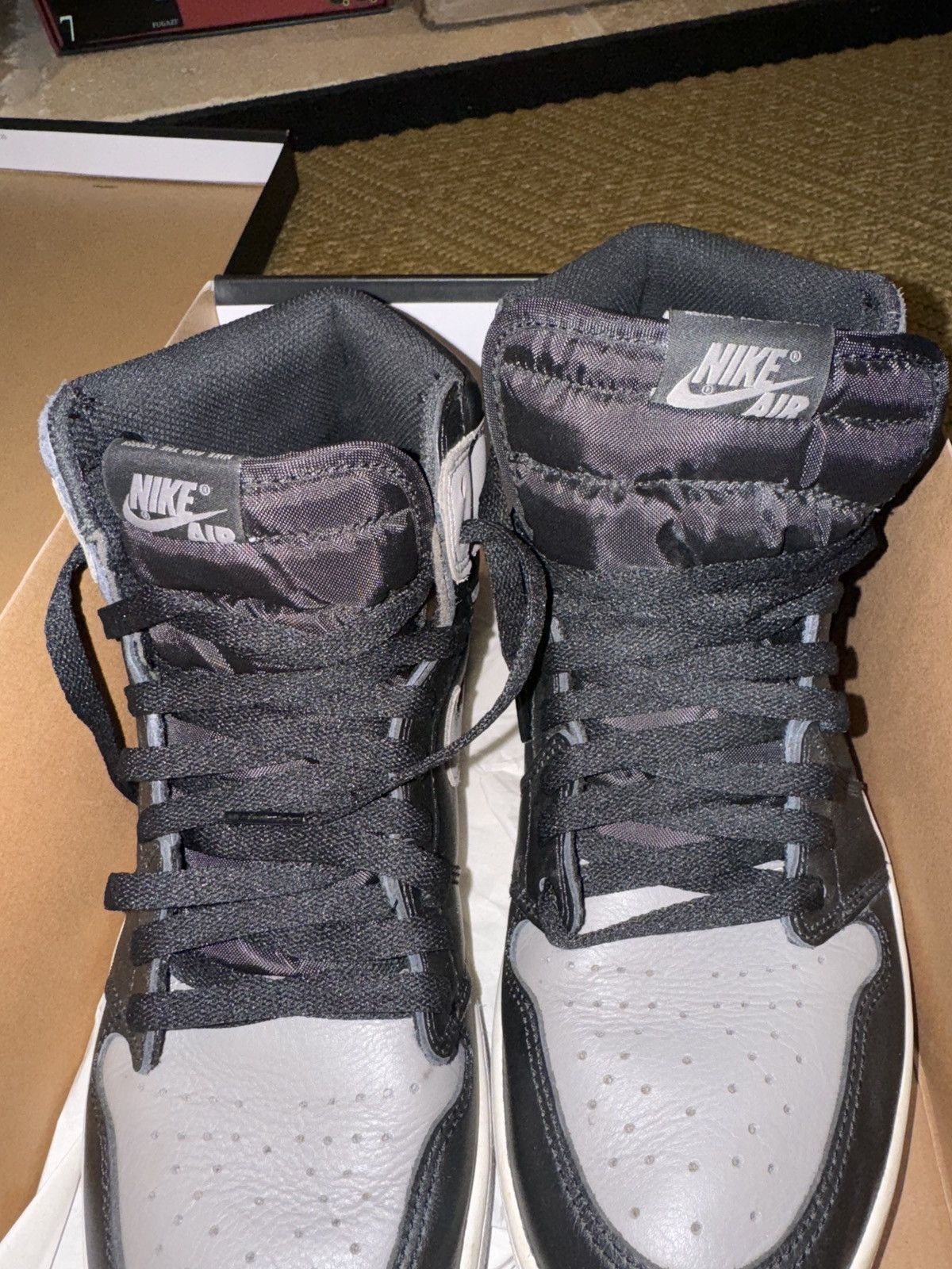Jordan Brand × Nike Nike Air Jordan 1 Retro OG High Shadow 2018 555088-013 Size US 10.5 / EU 43-44 - 17 Thumbnail