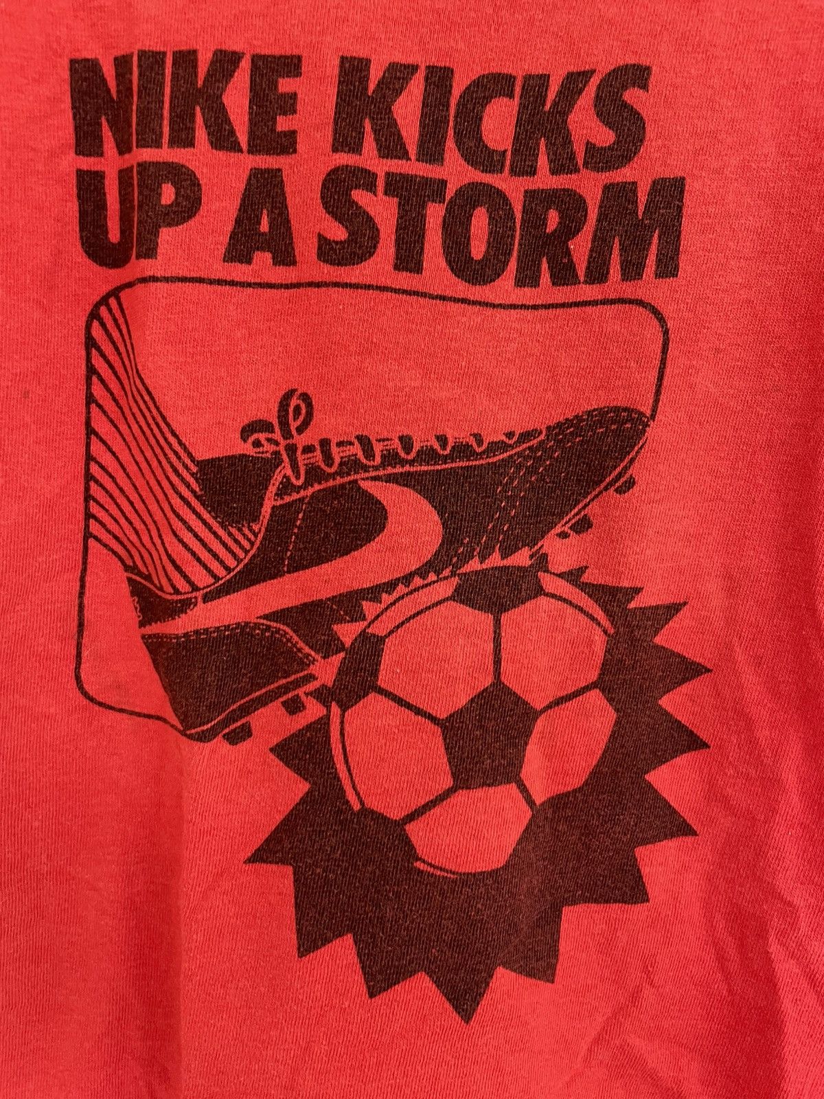 Nike Vintage 70s Nike kicks up a storm orange tag t shirt Size US XS / EU 42 / 0 - 5 Thumbnail