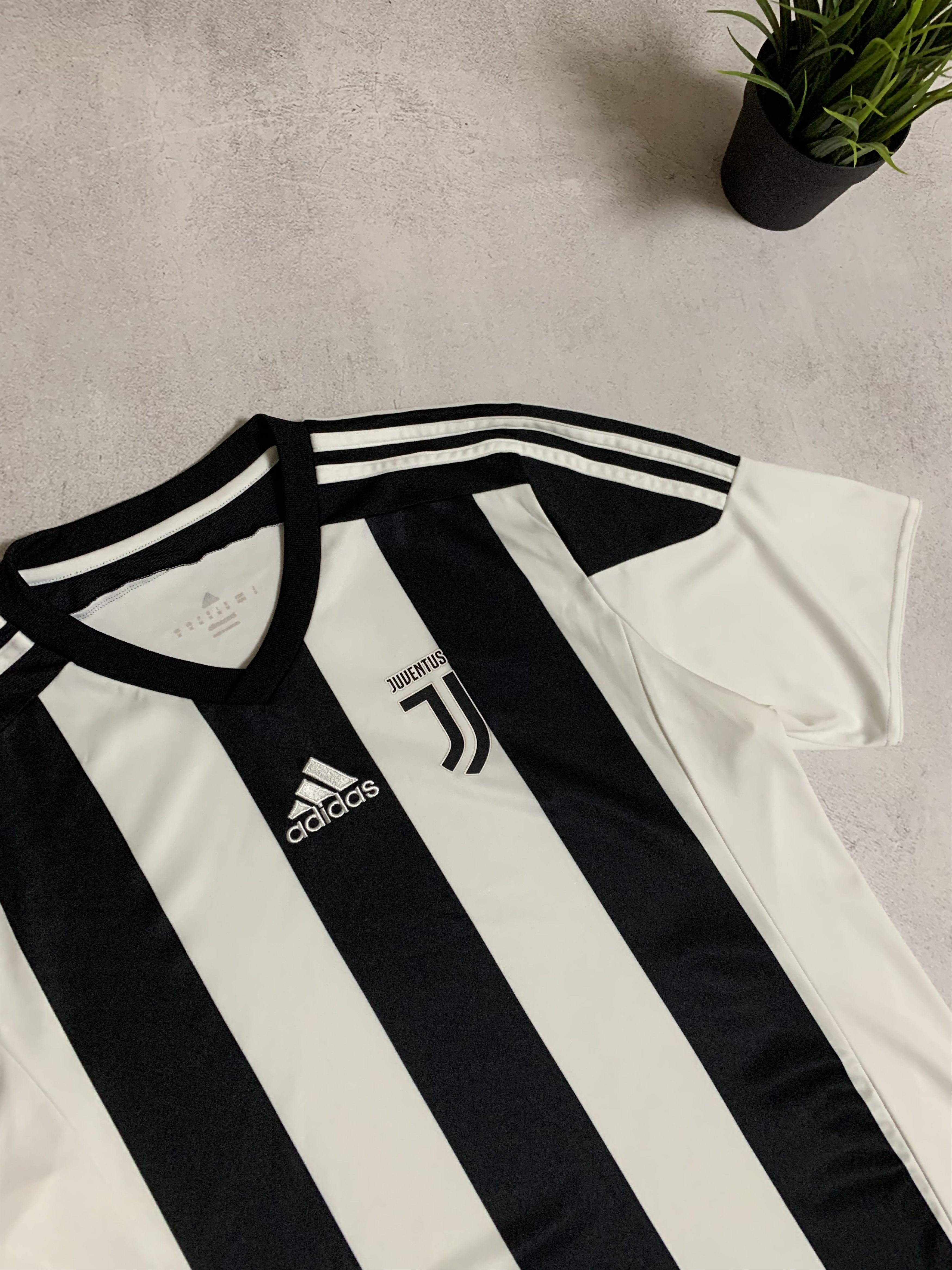 Adidas × Vintage Adidas Juventus Jersey T Shirt 2016 Blockcore Y2K Size US M / EU 48-50 / 2 - 2 Thumbnail
