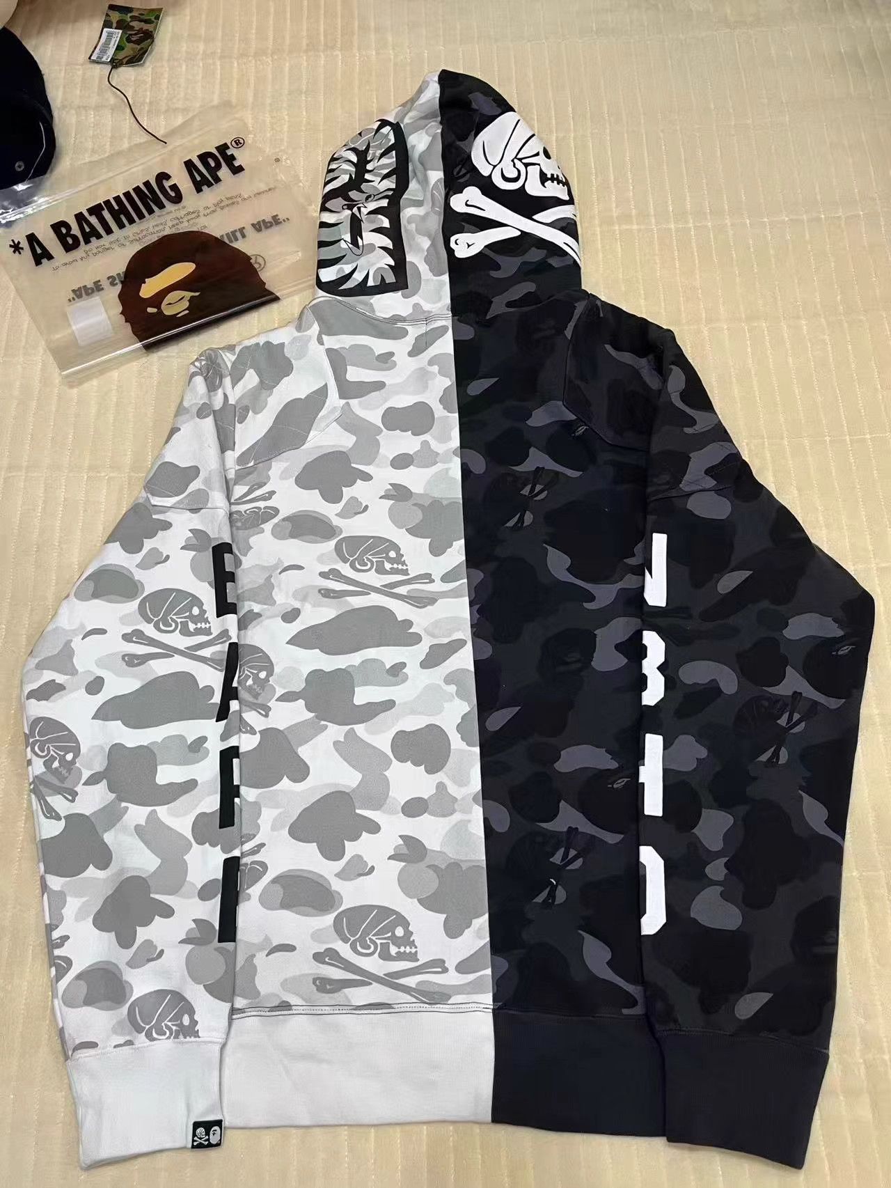 Bape BAPE × NBHD Black & White Yin-Yang Shark Camo Hoodie K5 Size US XL / EU 56 / 4 - 2 Thumbnail