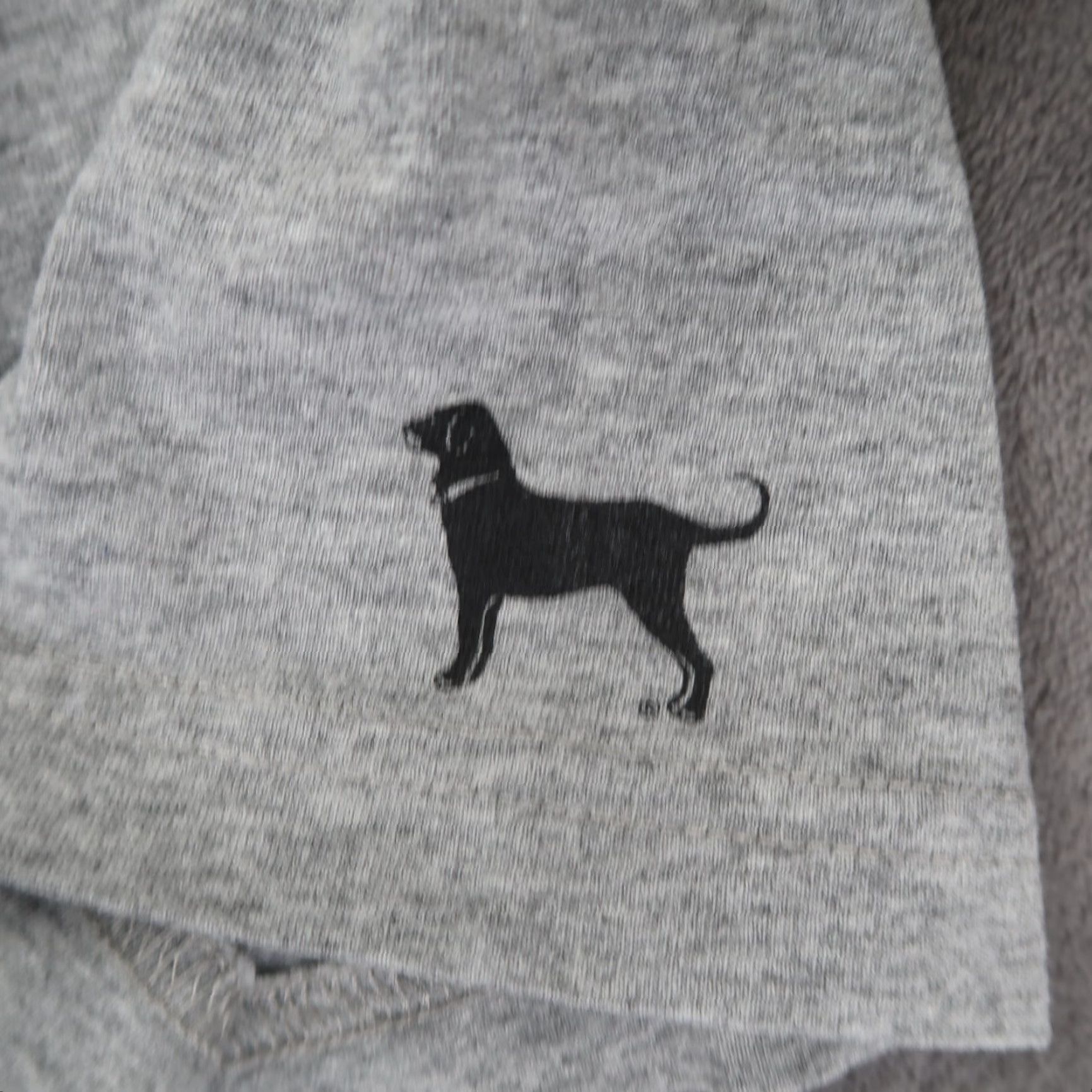Vintage VINTAGE The Black Dog Mens L T Shirt Gray Martha's Vineyard Short Sleeve 2004 Crew Neck Dog Logo Graphic Print Cotton Knit Size US L / EU 52-54 / 3 - 5 Thumbnail