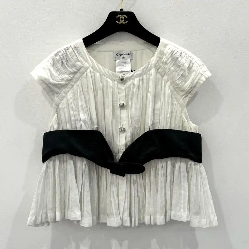 Chanel Chanel White Cotton Pleated T-Shirt for Women 0089 Size XL / US 12-14 / IT 48-50 - 1 Thumbnail