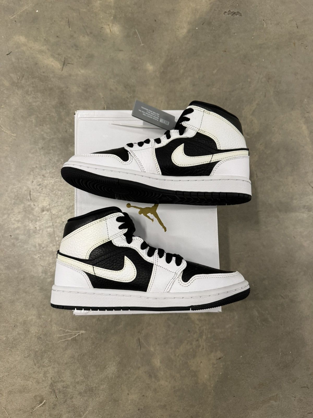 Jordan Brand Jordan 1 Mid SE WMNS Split Homage Size 6W Size US 6 / IT 36 - 3 Thumbnail