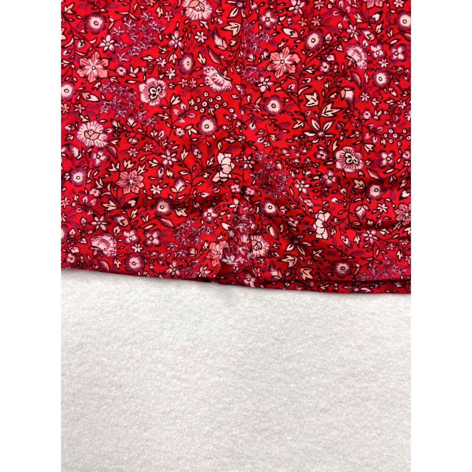 Vintage VINTAGE? Not Vintage. Women’s American Eagle Skirt 2XL Red Mini Short Floral Zipper Slit THe? Size 40" / US 18 - 3 Thumbnail