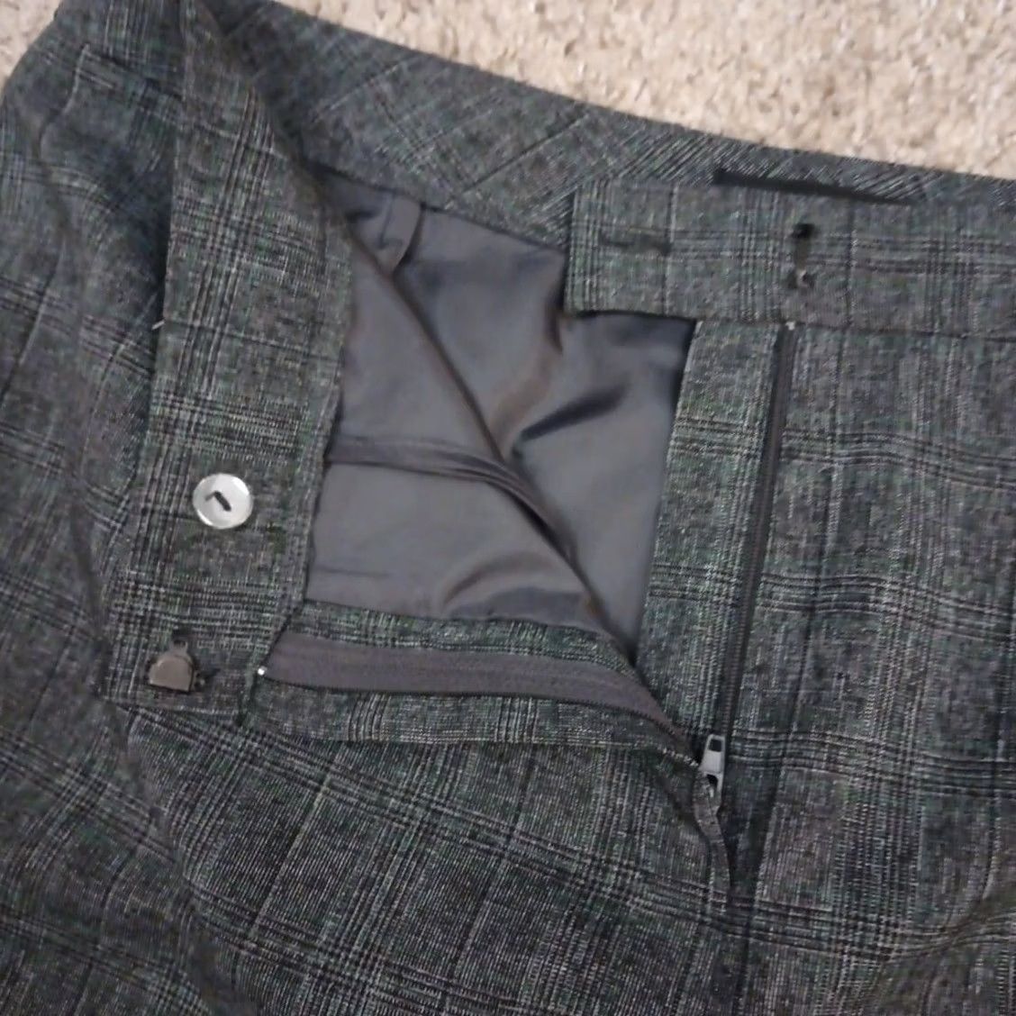 Kasper Kasper Dress Pants Womens Size 16 Gray Plaid Polyester Lined 38x29 High Rise Straight Front Style Dress Pants Womens Mens? Size 38" / US 16 / IT 52 - 4 Thumbnail