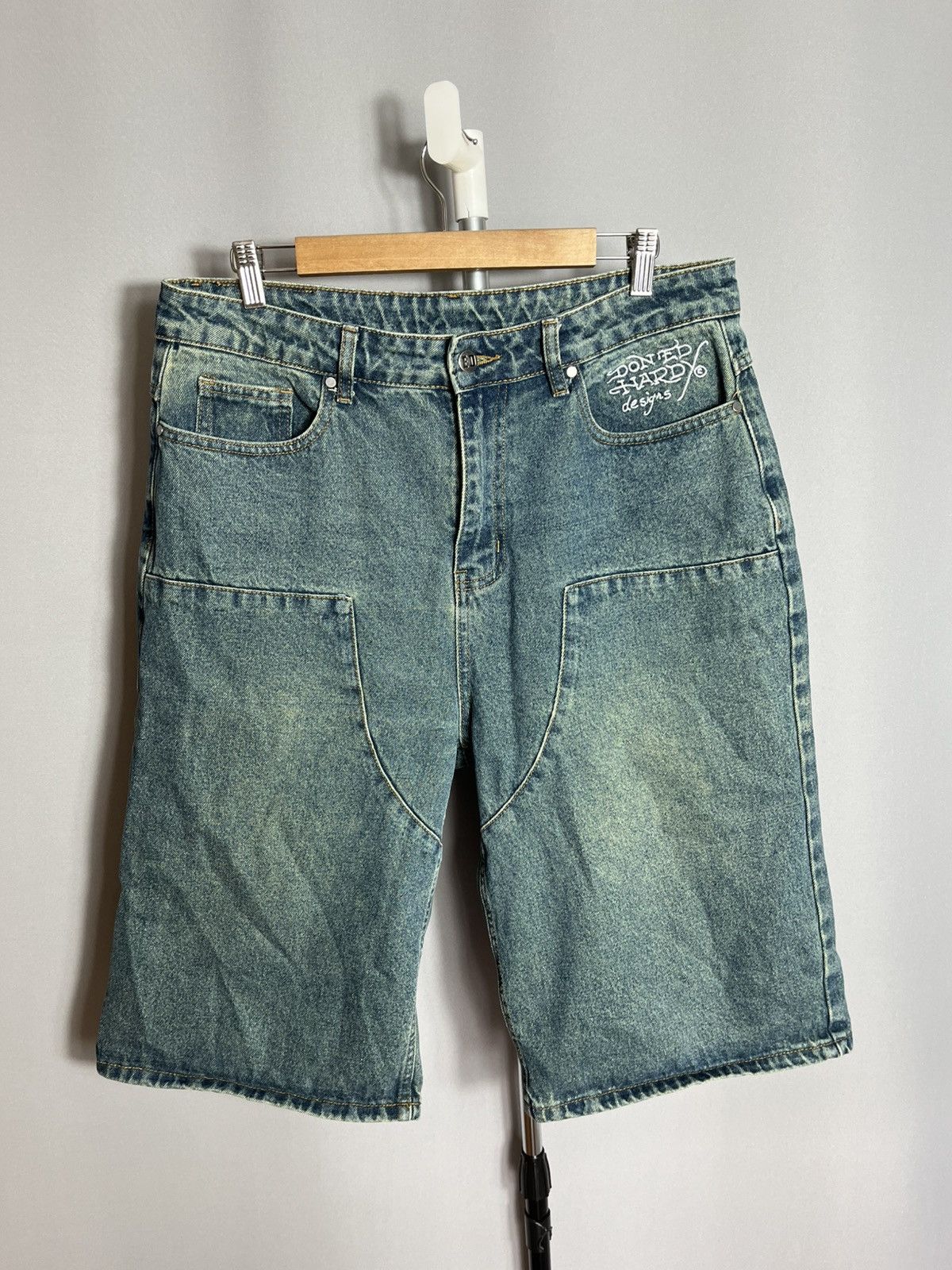 Ed Hardy Ed Hardy x Urban Outfitters shorts denim 1971 mens jeans Size US 32 / EU 48 - 3 Thumbnail