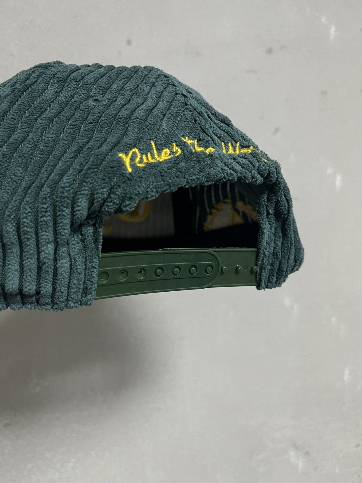 Corteiz Rare Corteiz X Soho Yacht Club Corduroy Snapback Hat Green Size ONE SIZE - 9 Thumbnail