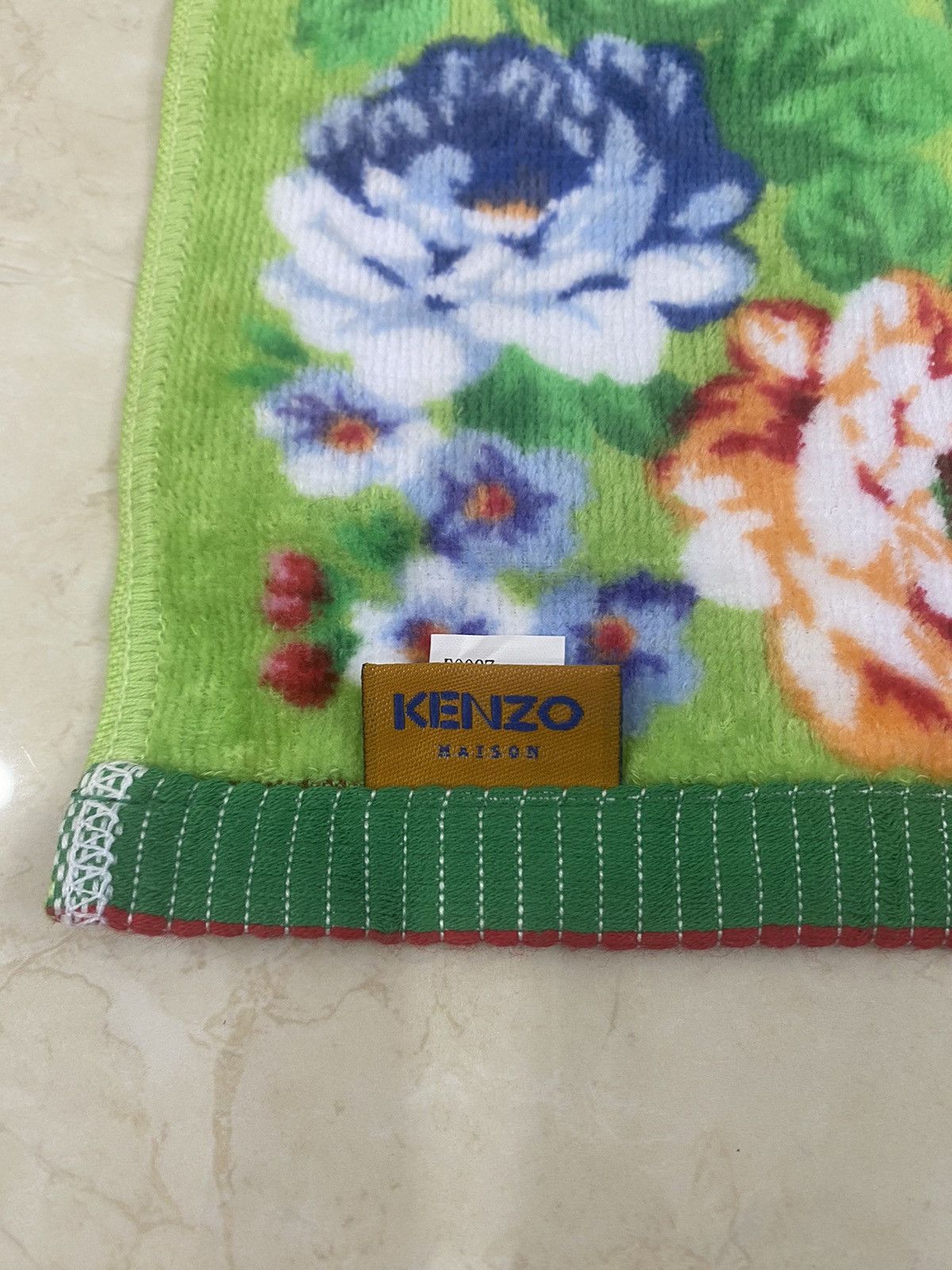 Japanese Brand 💥VINTAGE KENZO flowers japanese brand hand / face towel Size ONE SIZE - 4 Thumbnail