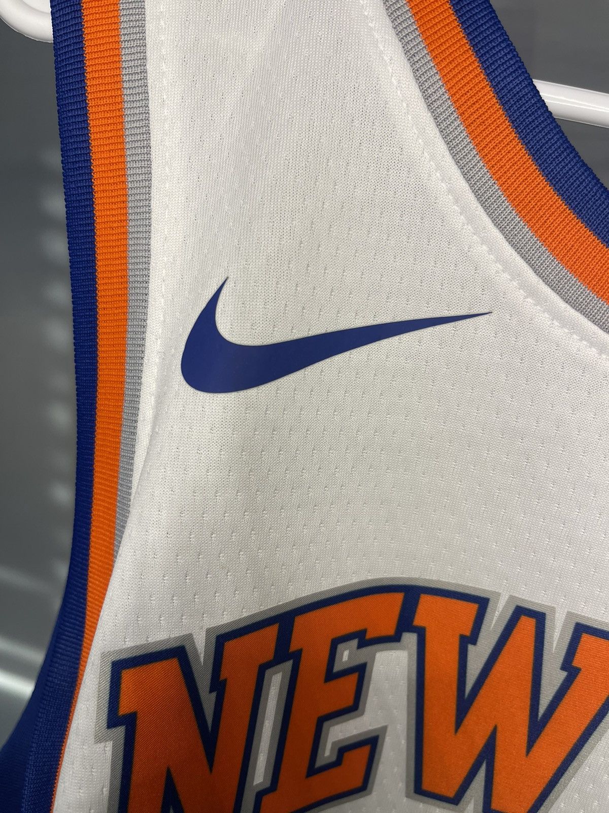 NBA Autographed Kevin Knox Knicks Jersey Size US XL / EU 56 / 4 - 7 Thumbnail