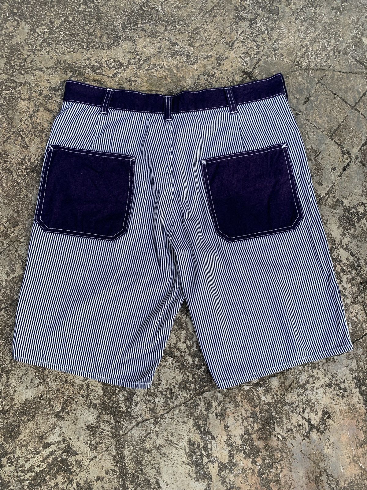 GU × Japanese Brand × Uniqlo Global Uniqlo GU Hickory Stripe Fatigue Shorts Size 33" - 3 Thumbnail