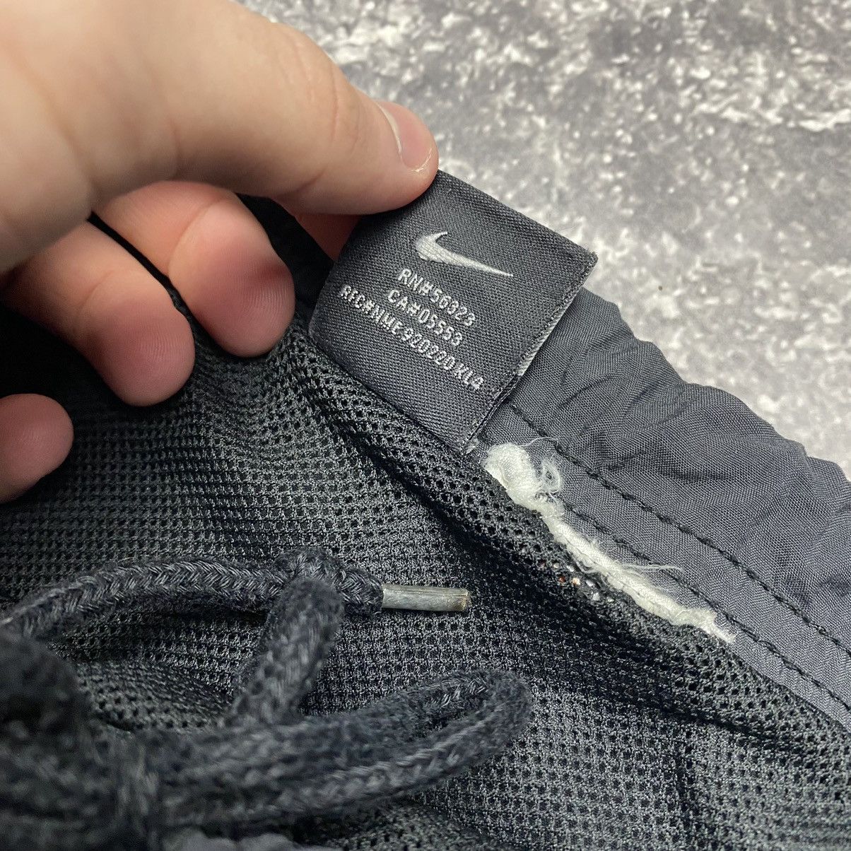 Other Vintage Nike Small Swoosh Nylon 00’s Drill y2k shorts Size US 38 / EU 54 - 7 Thumbnail
