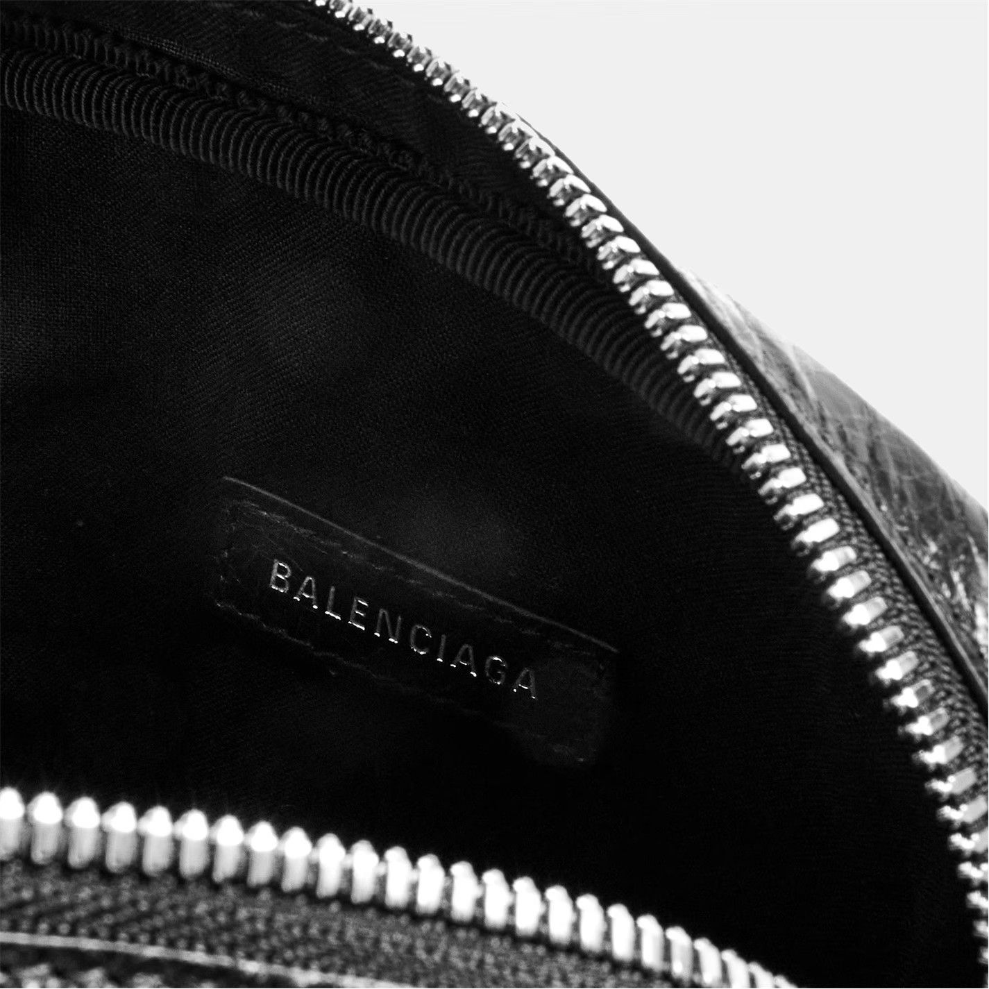 Balenciaga o1g2r1mq0226 Size: OS / Le Cagole Metal Hardware Bag Black Size ONE SIZE - 4 Thumbnail