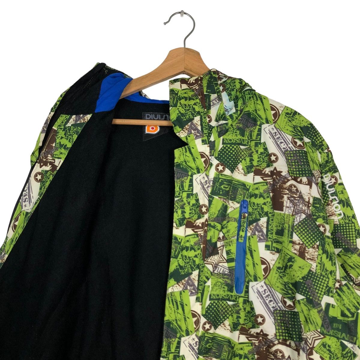 Japanese Brand 🔥Rare Hunting Ski Jacket Multi Color Full Print Division Size US L / EU 52-54 / 3 - 12 Thumbnail