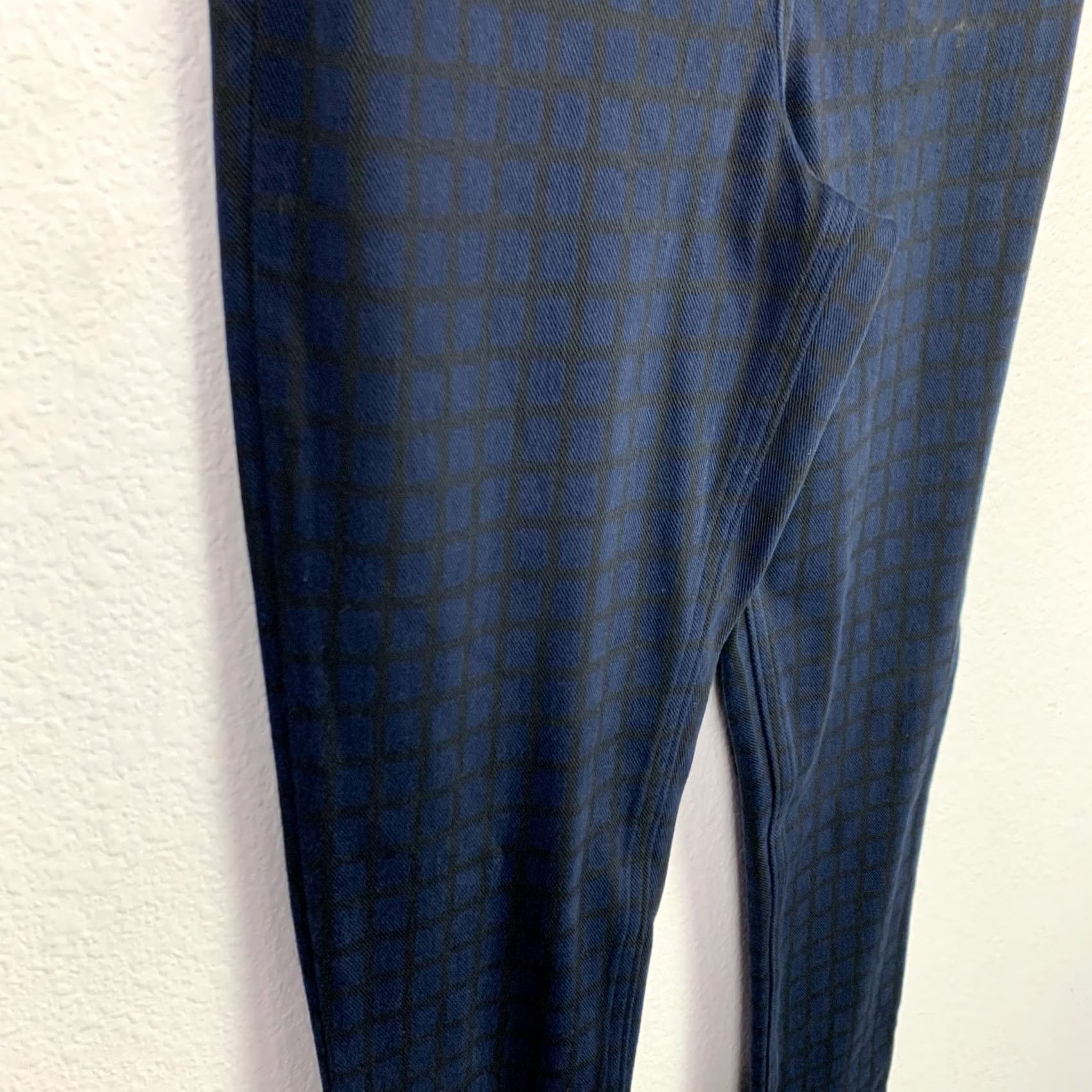 Spanx Spanx Black Plaid Leggings Jeggings XS NWT Activewear Slimming Compression Leggings Women XS Black Small Pattern: Plaid Size 26" / US 2 / IT 38 - 3 Thumbnail
