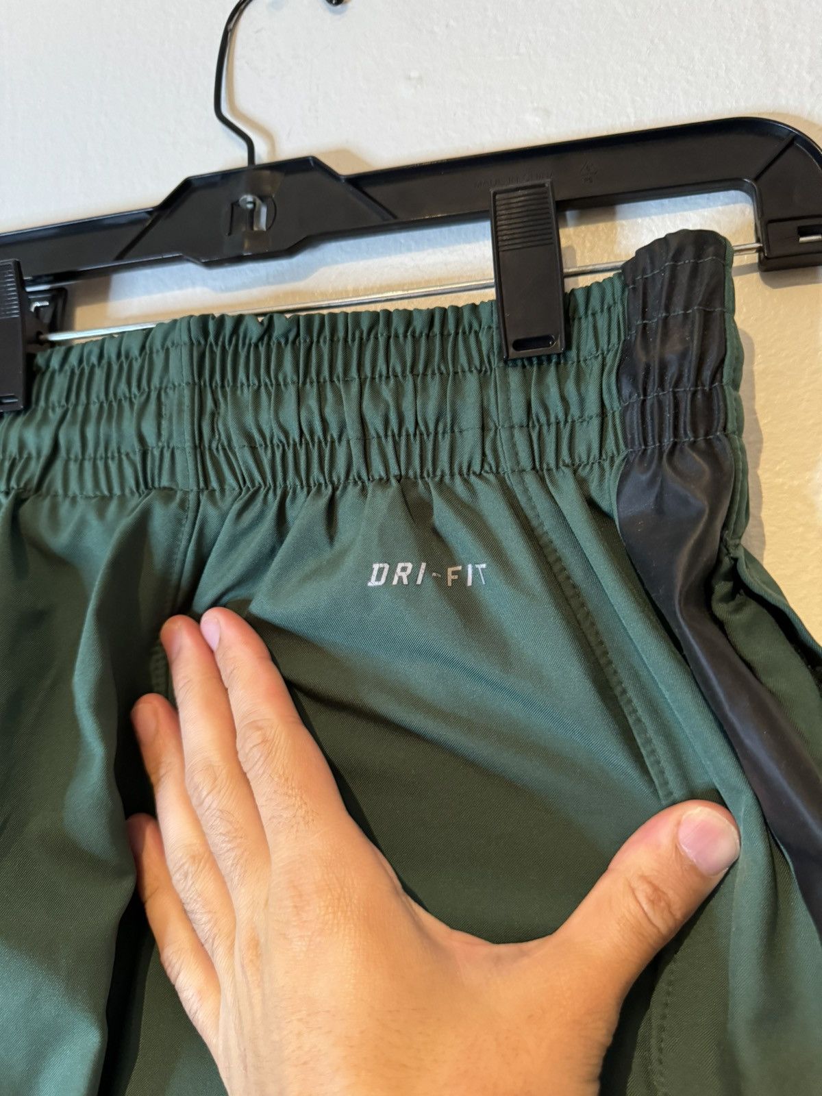 Nike Nike Dri-Fit Oregon Ducks Shorts Men’s Size Small Green Size US 35 - 6 Thumbnail