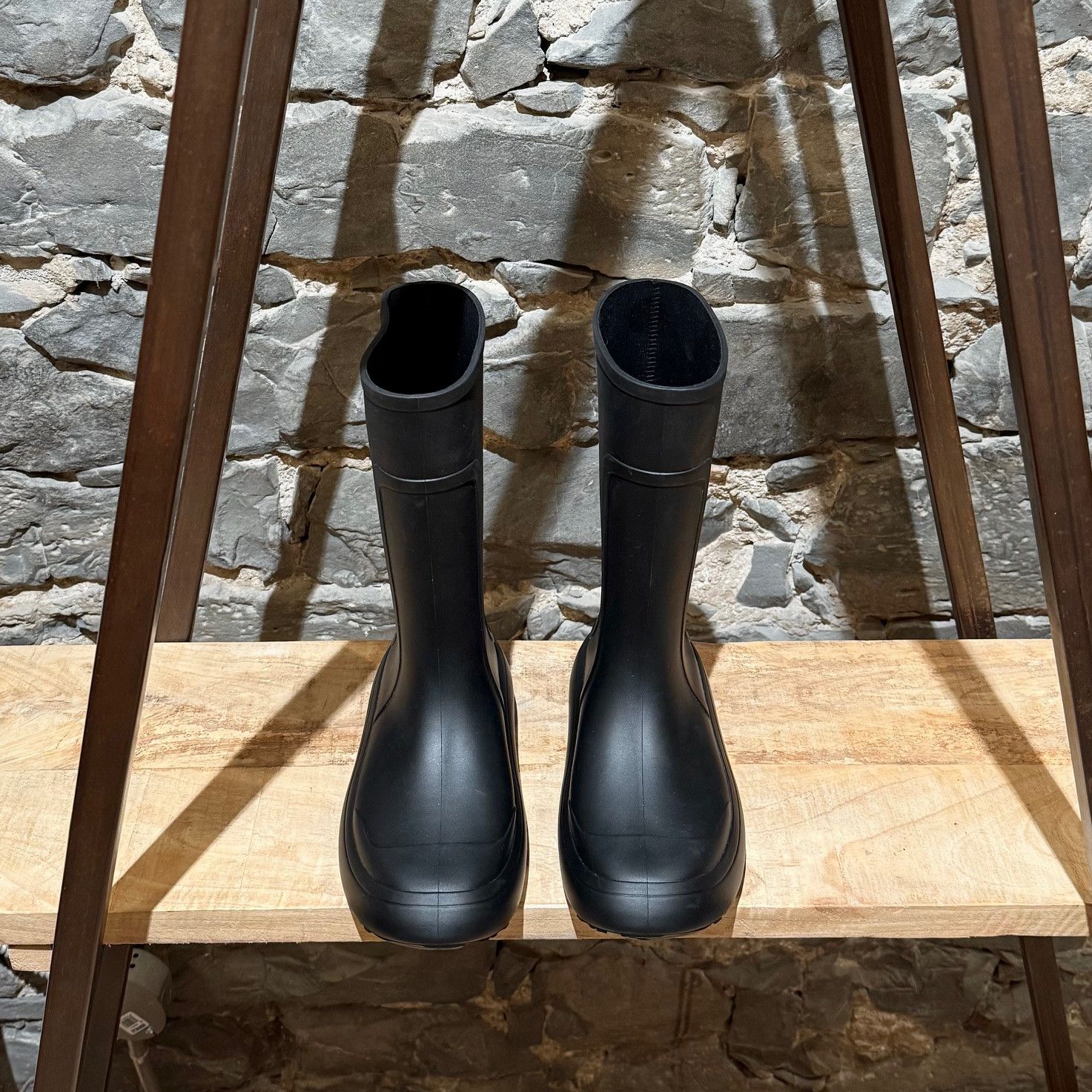 Salvatore Ferragamo Salvatore Ferragamo Black Rubber Gancini Accent Rain Boots Size US 7 / EU 40 - 3 Thumbnail
