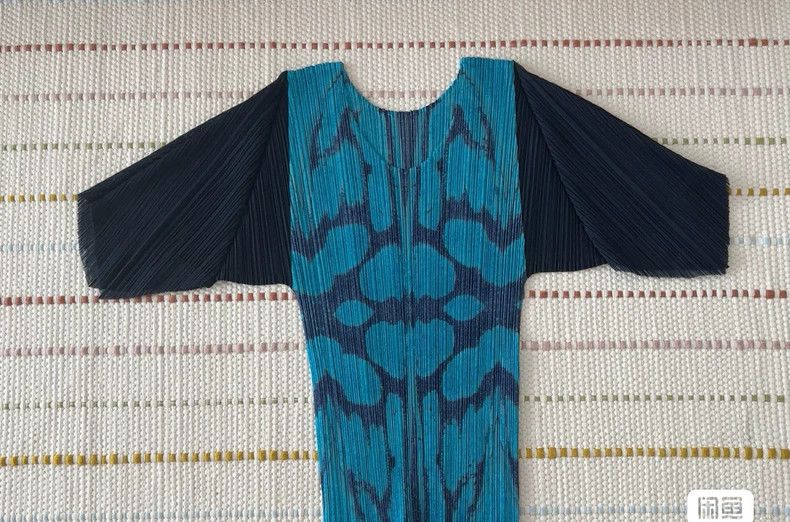 Issey Miyake Issey Miyake size:3 Blue and black two-tone pleated short- Size M / US 6-8 / IT 42-44 - 3 Thumbnail