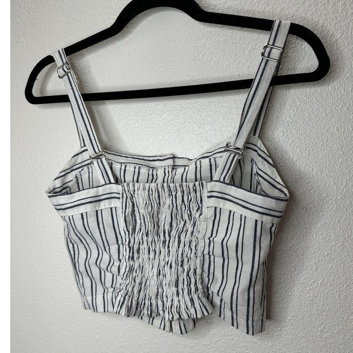 Brandy Melville Brandy Melville Astrid White & Black Stripe Button Crop Top Size XS / US 0-2 / IT 36-38 - 2 Thumbnail